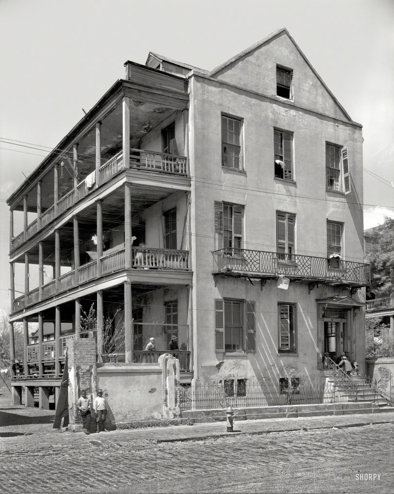 Circa 1937. "61 Washington Street, Charleston." A house that's seen a lot of living. 8x10 inch acetate negative by Frances Benjamin Johnston. View full size.