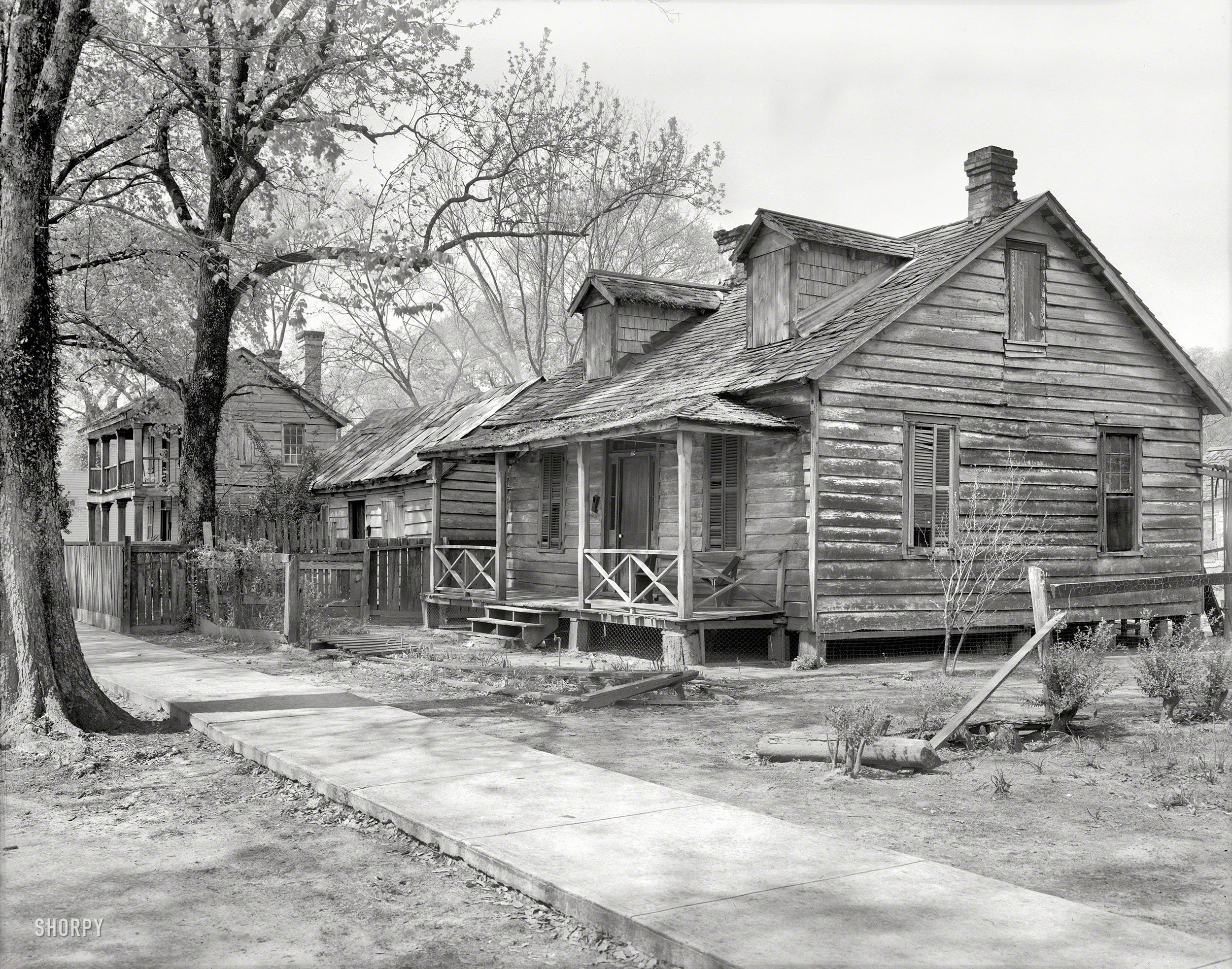 1936. "Georgetown County, South Carolina. Mansfield Quarters, Georgetown." 8x10 inch acetate negative by Frances Benjamin Johnston. View full size.