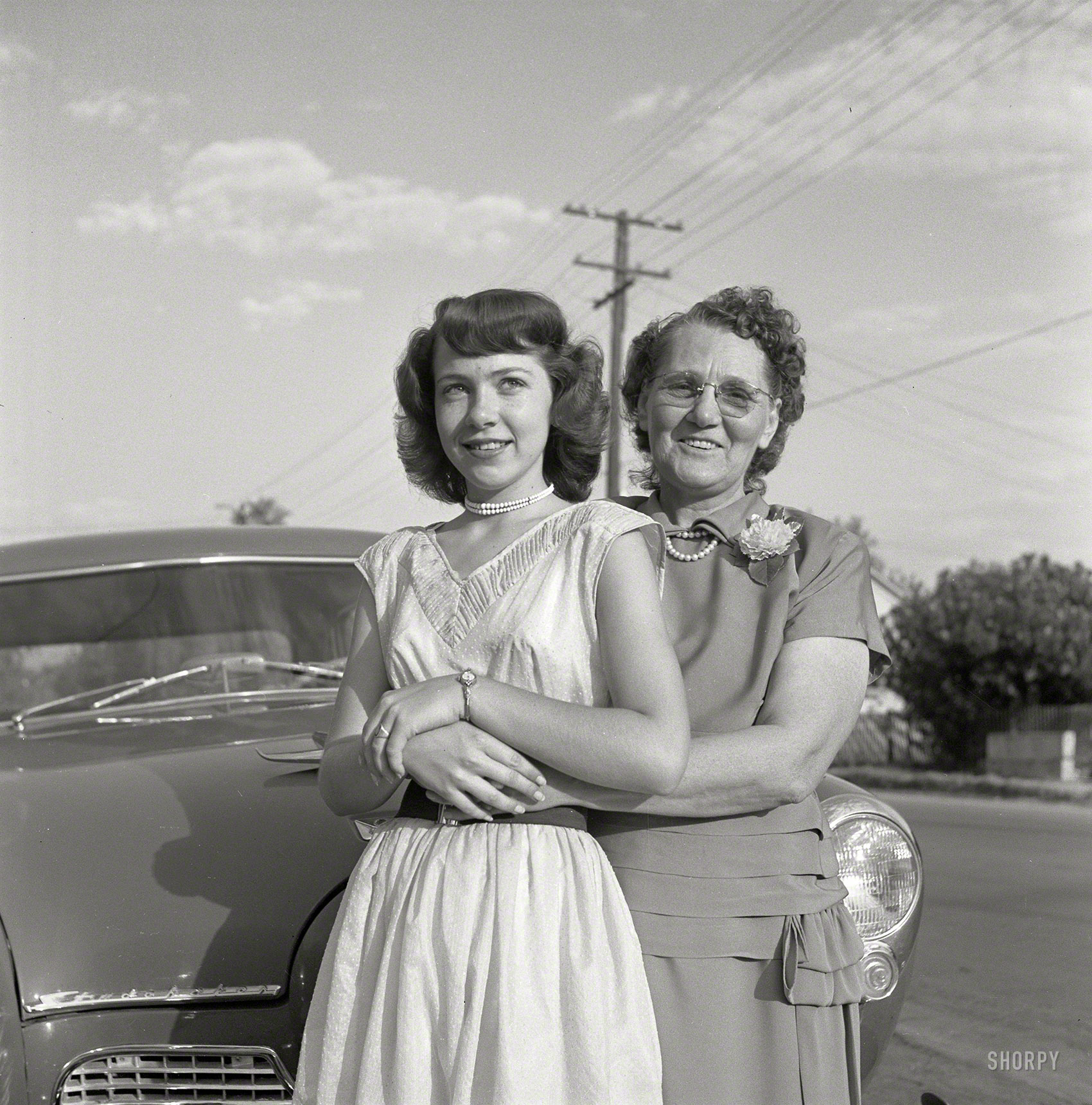 1952. "Photographs show families who migrated to California during the Dust Bowl years. People pictured include Mr. & Mrs. Dinwiddie with daughter Ruth and grandchildren Margaret and Bobby." From photos by Earl Theisen for the Look magazine assignment "What's Become of the Okies?" View full size.