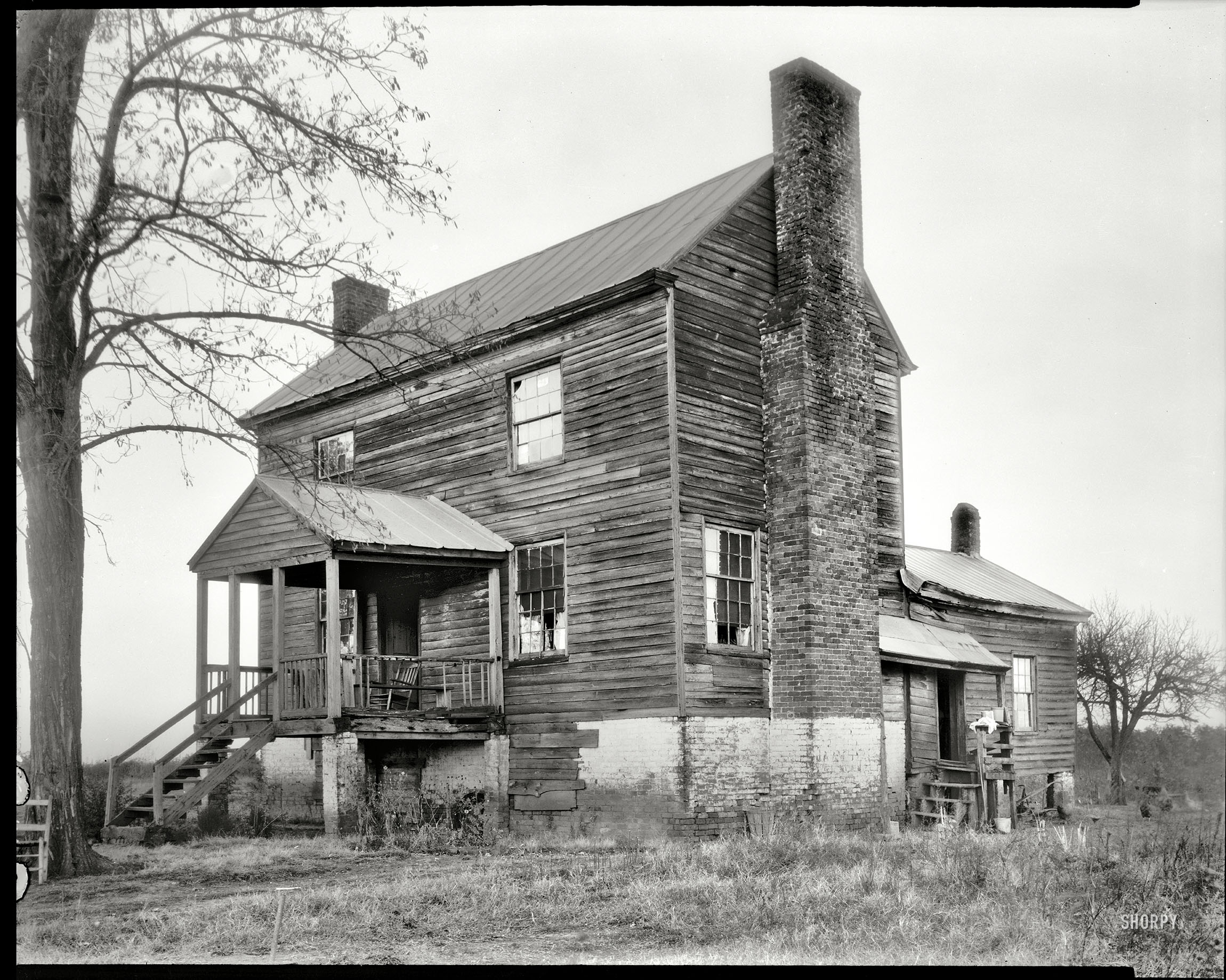 1935. Appomattox County, Virginia. "Unidentified house, Appomattox vicinity." 8x10 inch acetate negative by Frances Benjamin Johnston. View full size.
