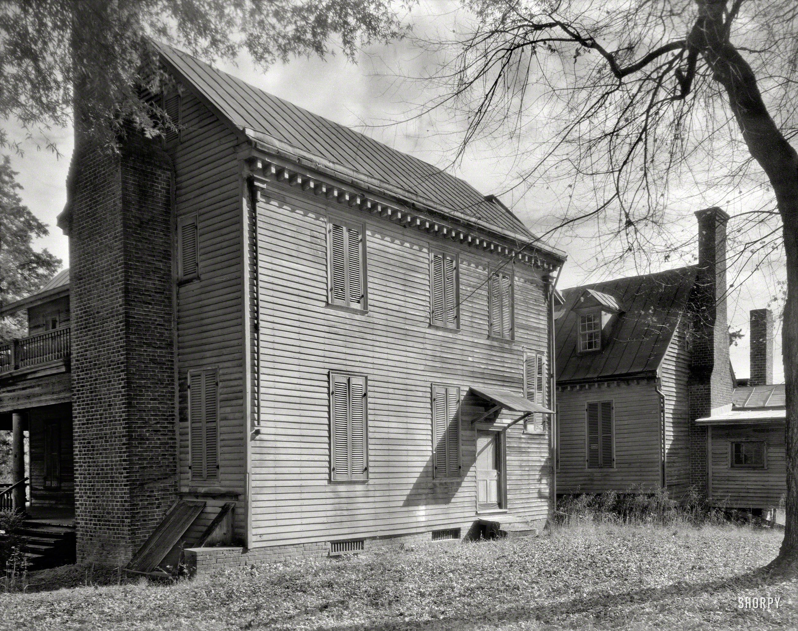 Pittsylvania County, Virginia, circa 1935. "Berry Hill, Danville vicinity. Related names: Mrs. Simms. Built in three units -- in 1776, in 1812, and in 1850 -- by the Perkins family. The later building was done under the direction of Maj. Wilson, who married Peter Perkins' granddaughter. Used as a hospital by Continental Army in 1781." 8x10 negative by Frances Benjamin Johnston. View full size.