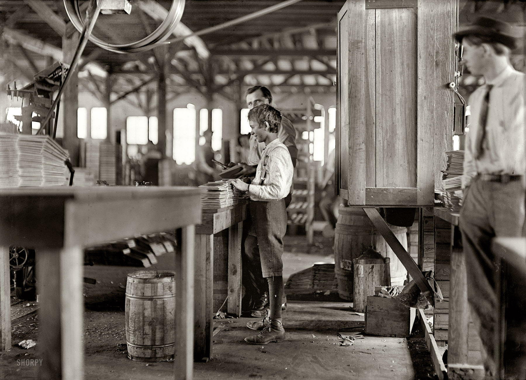 January 1909. "One of several youngsters I found in Tampa Cigar Box Factory. They are reported to have many children when work is rushing. About 10 young boys and girls, 300 employees." Photo by Lewis Wickes Hine. View full size.