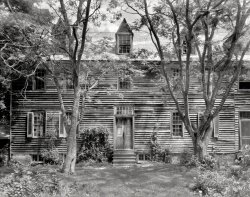 Circa 1932. "Bladensfield, Warsaw vicinity, Richmond County, Virginia." 8x10 inch acetate negative by Frances Benjamin Johnston. View full size.