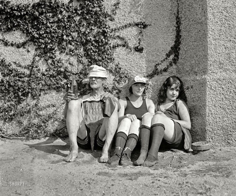 Hanging Out: 1922
