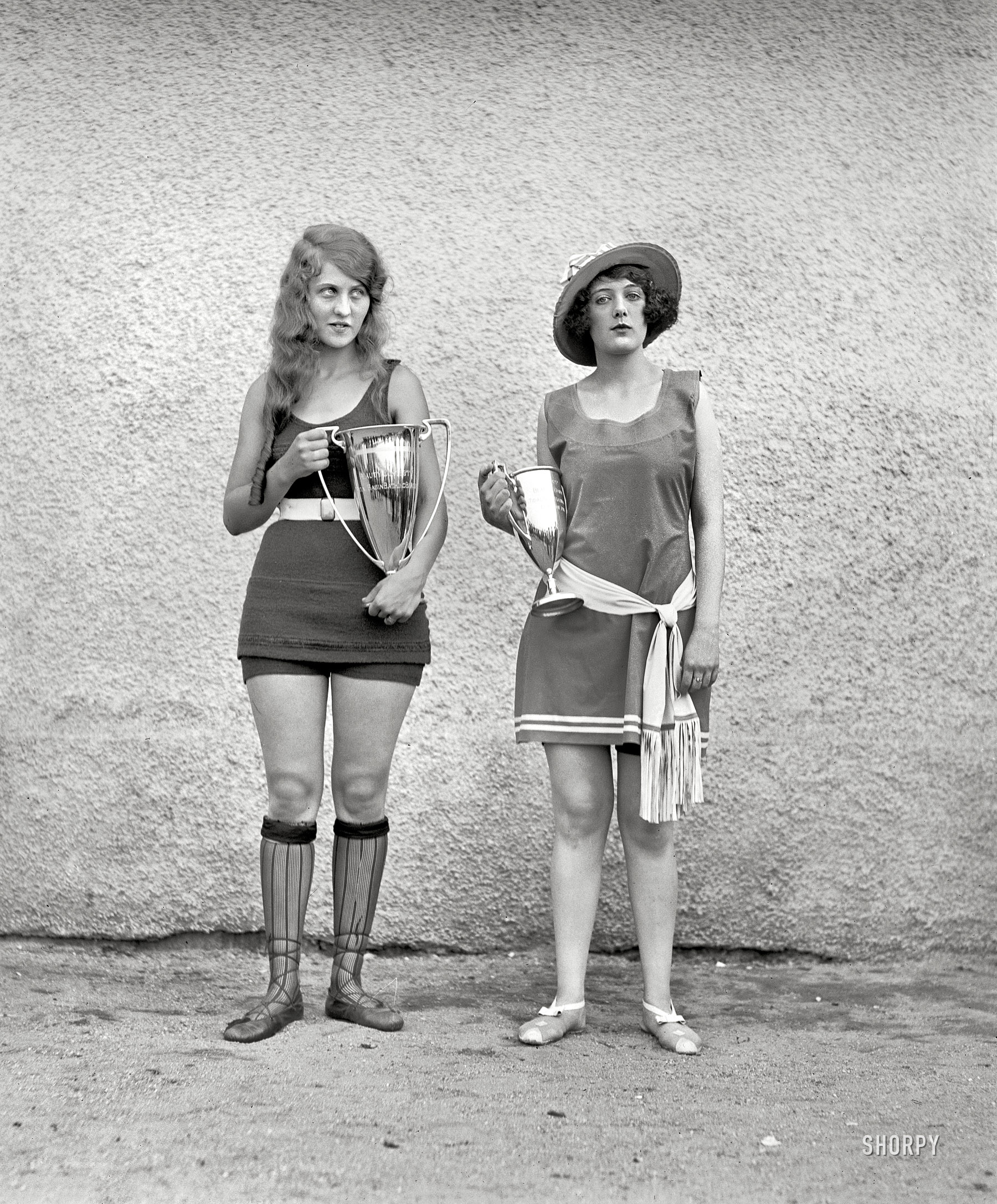 "Washington Tidal Basin Beauty Contest -- August 5, 1922." Misses Eva Fridell, 17, and Anna Niebel. National Photo Company glass negative. View full size.