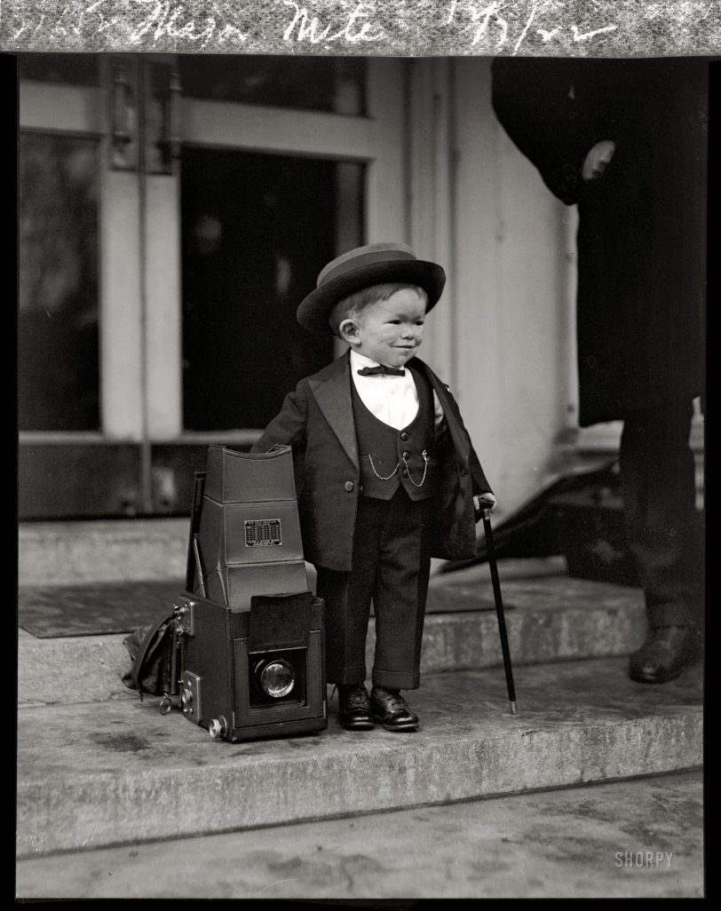 December 7, 1922. Washington, D.C. "Two in one. The smallest midget and smallest 'camel' shriner in existence. Maj. Mite had to skirt the camera left carelessly by a photographer when leaving the White House." Clarence Chesterfield Howerton (1913-1975), a.k.a. "Major Mite," was 9 years old when this photo was taken. According to his obituary he was in the "Our Gang" movies and played a Munchkin in "The Wizard of Oz." National Photo Co. View full size.
