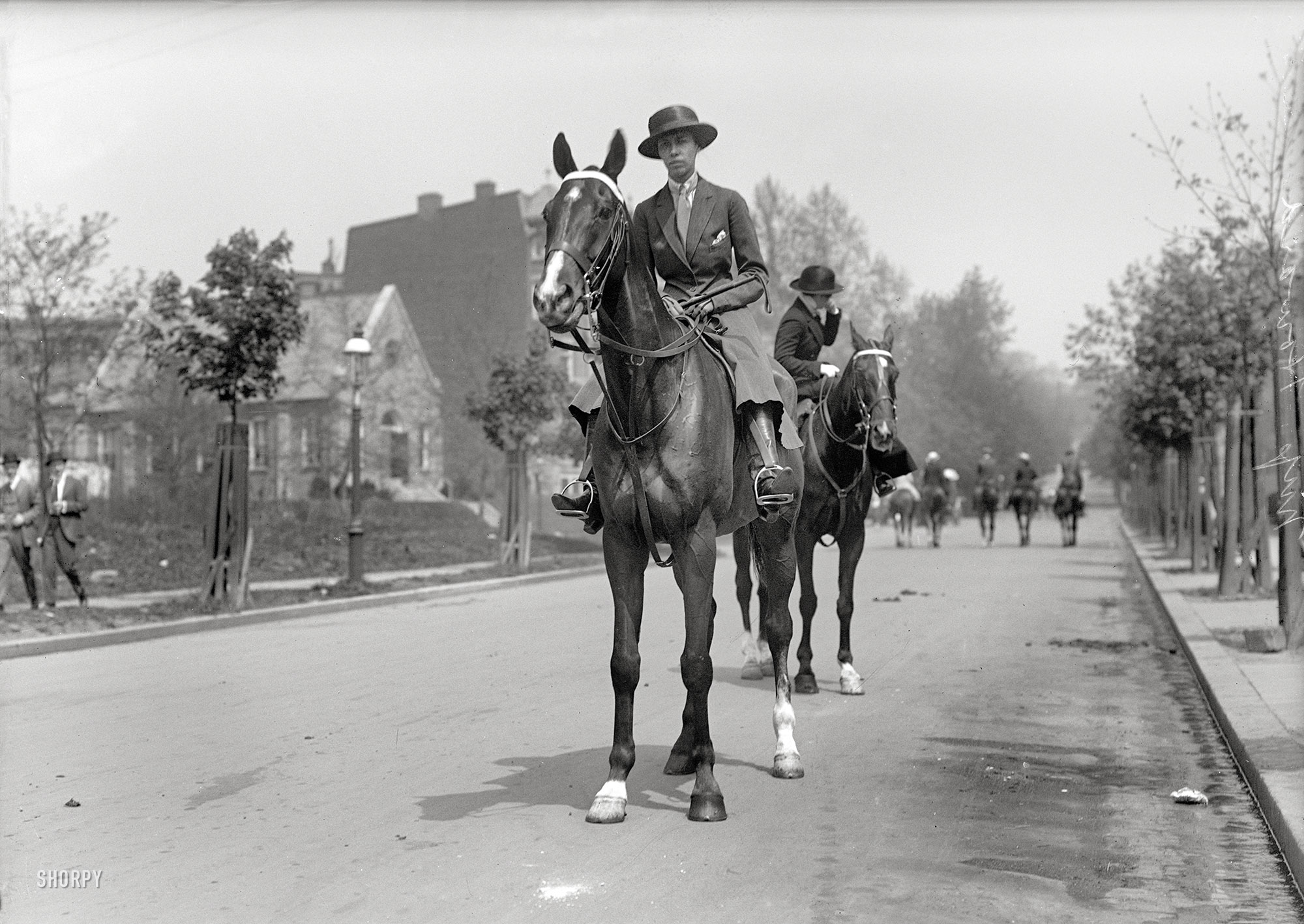 Washington, D.C., circa 1917. "Washington Riding Club -- Mrs. Howard." On her high horse. Harris & Ewing Collection glass negative. View full size.