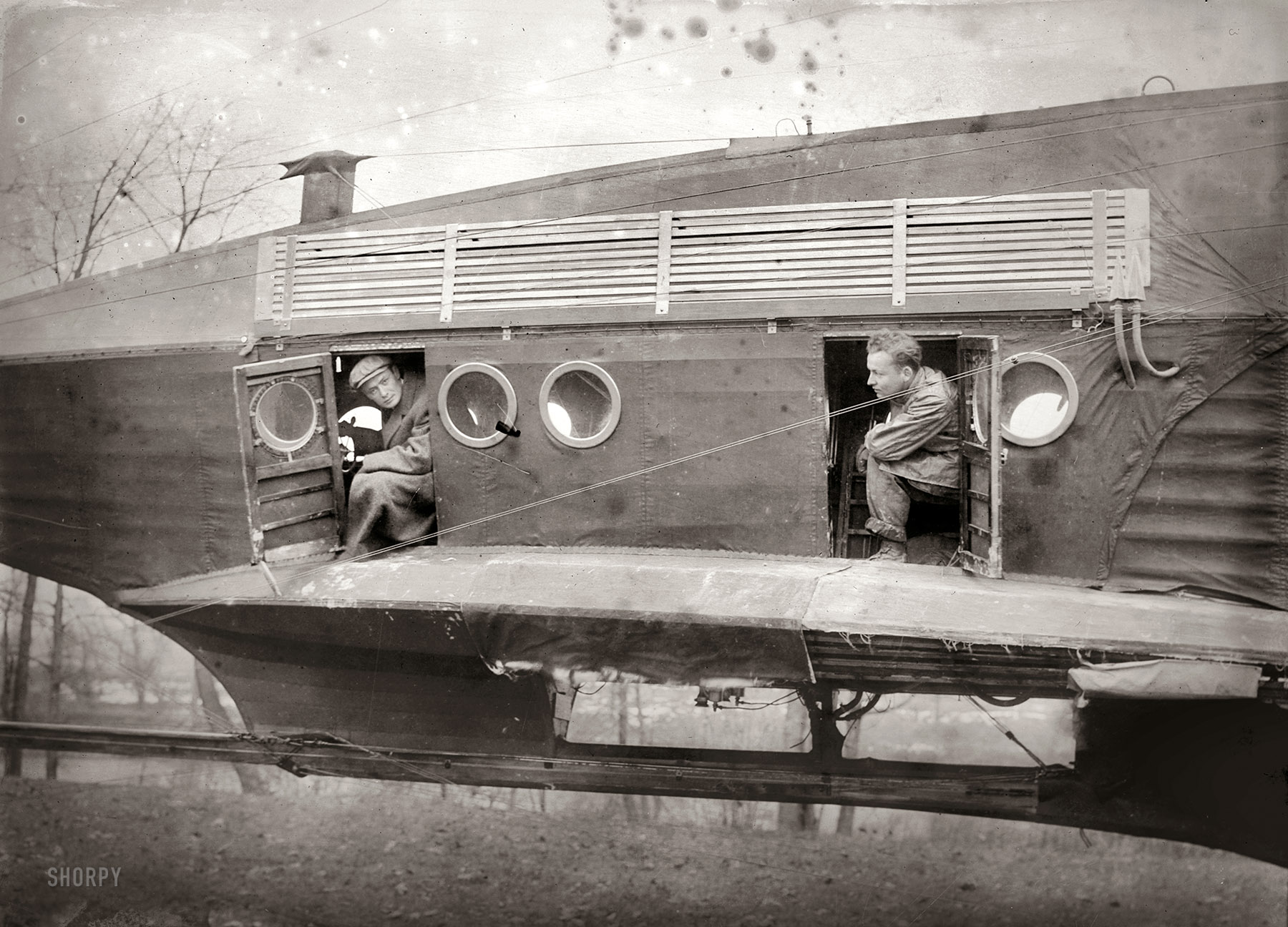 Rochester, N.Y., ca 1910. "Cooley Airship. The aviator sits in the front to manage the wheel and the engineer sits six feet behind to control the engines." John Cooley's giant kitelike aircraft, of a design dating to the 1890s, was something of an aeronautical dead end. More here as well as here. Bain News Service print of a glass plate now in the Albert R. Stone Negative Collection. View full size.