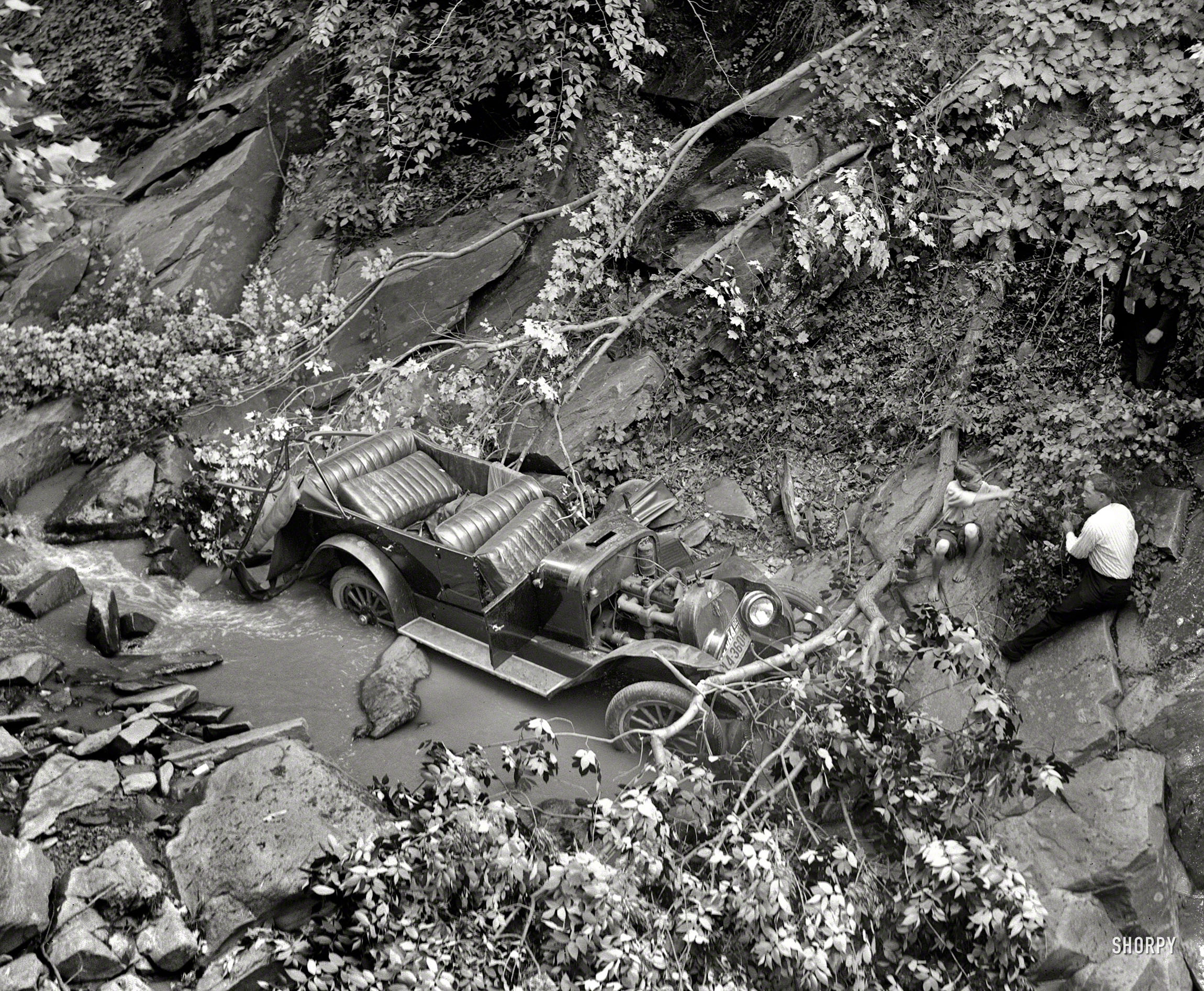 &nbsp; &nbsp; &nbsp; &nbsp; A larger, more detailed version of a photo we first posted six years ago, with the details supplied by Shorpy member Stanton Square, accompanied by a "new" image here.
Washington, D.C. A curious photograph titled "Auto wreck. 7/30/23." National Photo Company Collection glass negative. View full size.