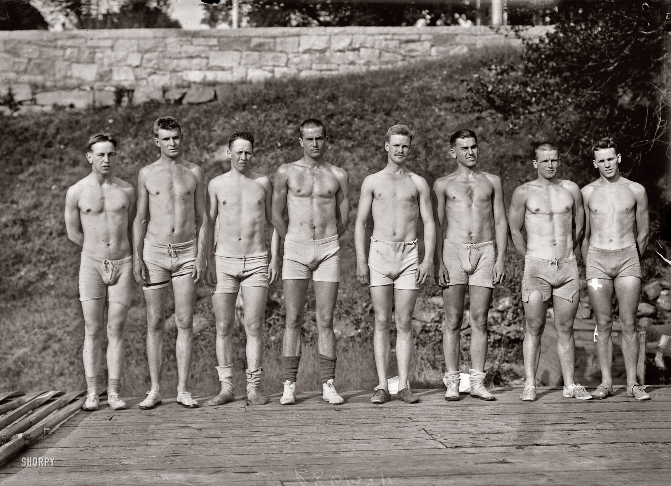 &nbsp; &nbsp; &nbsp; &nbsp; Click here for more vintage rowers.
June 22, 1911. "Yale rowing team." 5x7 inch glass negative, Bain News Service. View full size.