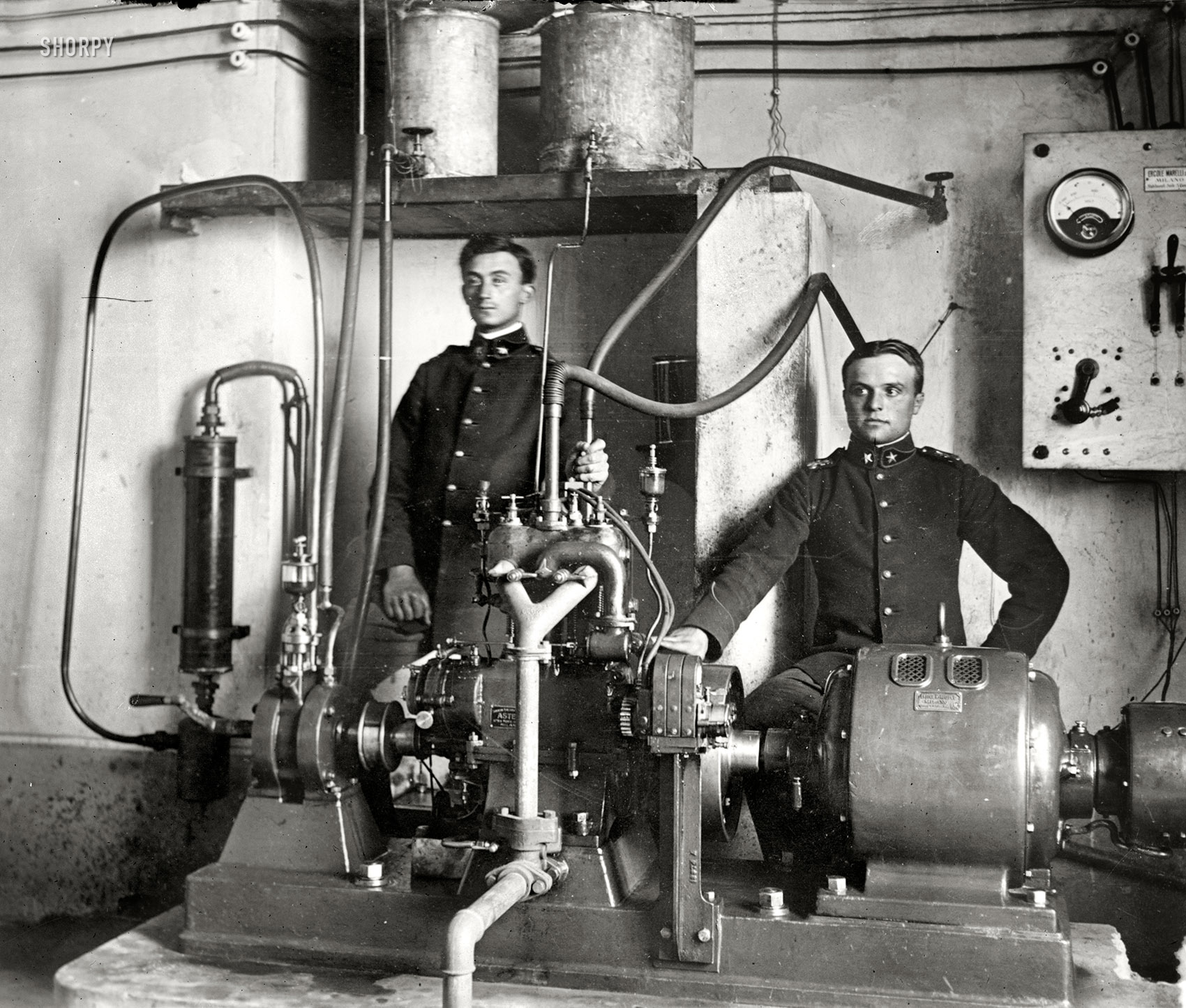 Turin, Italy, circa 1912. "Bernocchi (left) and wireless iconograph." The inventor Francesco de Bernocchi and his fax-like device, which by means of "Hertzian waves" was said to facilitate the "exact wireless transmission of messages, sketches, autographs, shorthand and other signs, with a secrecy hitherto unattained." Bain News Service glass negative. View full size.
