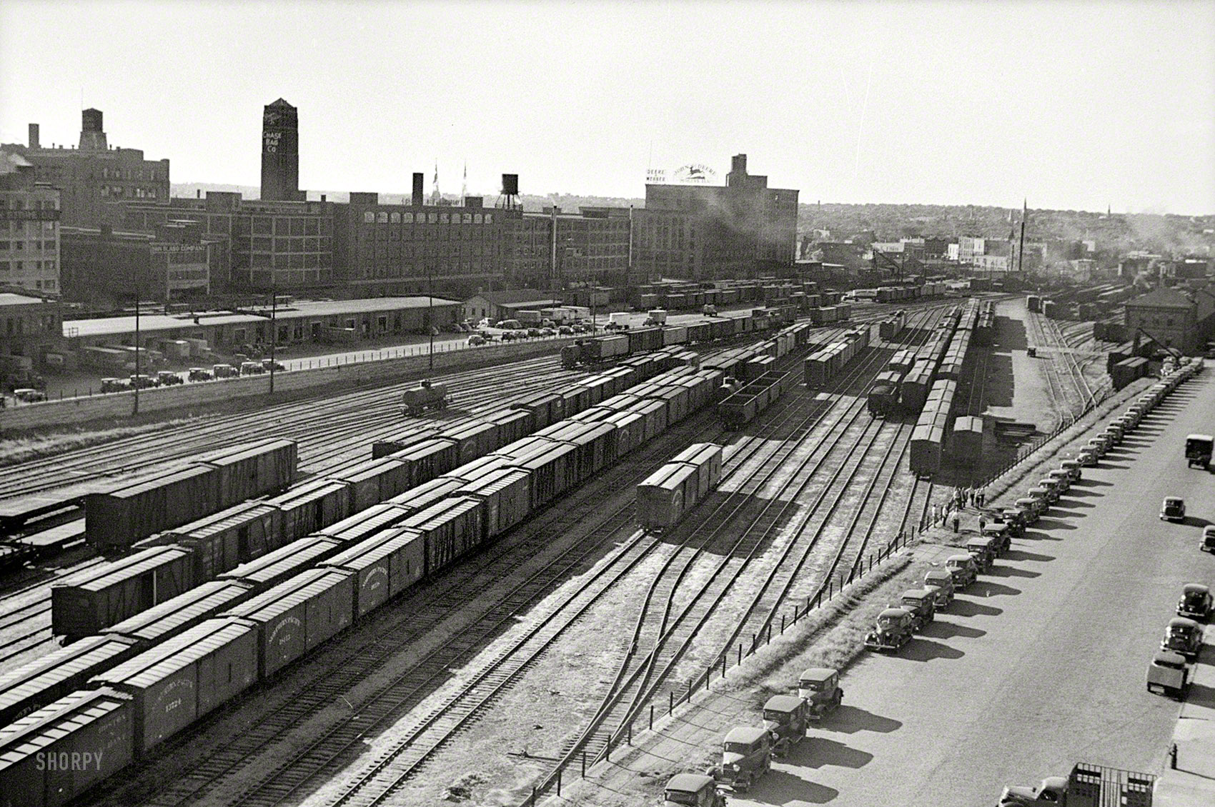 September 1939. "Railroad yards, wholesale district, Minneapolis, Minnesota." A nice view of the Chase Bag tower. Photo by John Vachon. View full size.