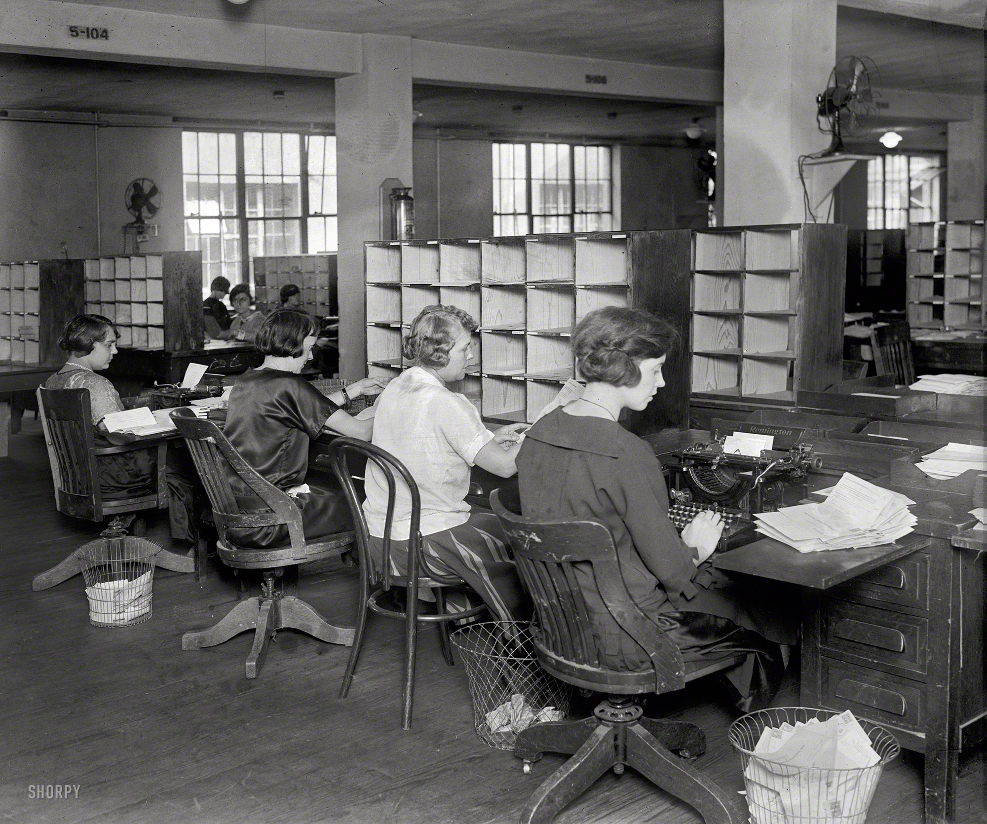 November 24, 1924. Washington, D.C. "Bonus Bureau -- Examining Division." The "bonus" was a benefit granted to WWI veterans by the World War Adjusted Compensation Act of 1924. National Photo glass negative. View full size.