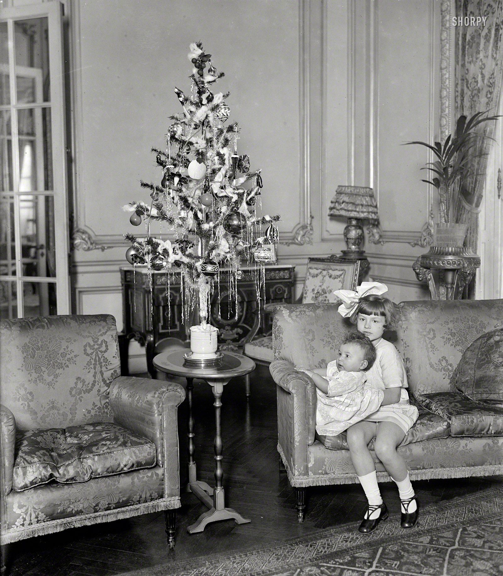 December 26, 1924. Washington, D.C. "Nevine and Nemai Yousry." Children of the Egyptian ambassador and their Christmas tree. View full size.
