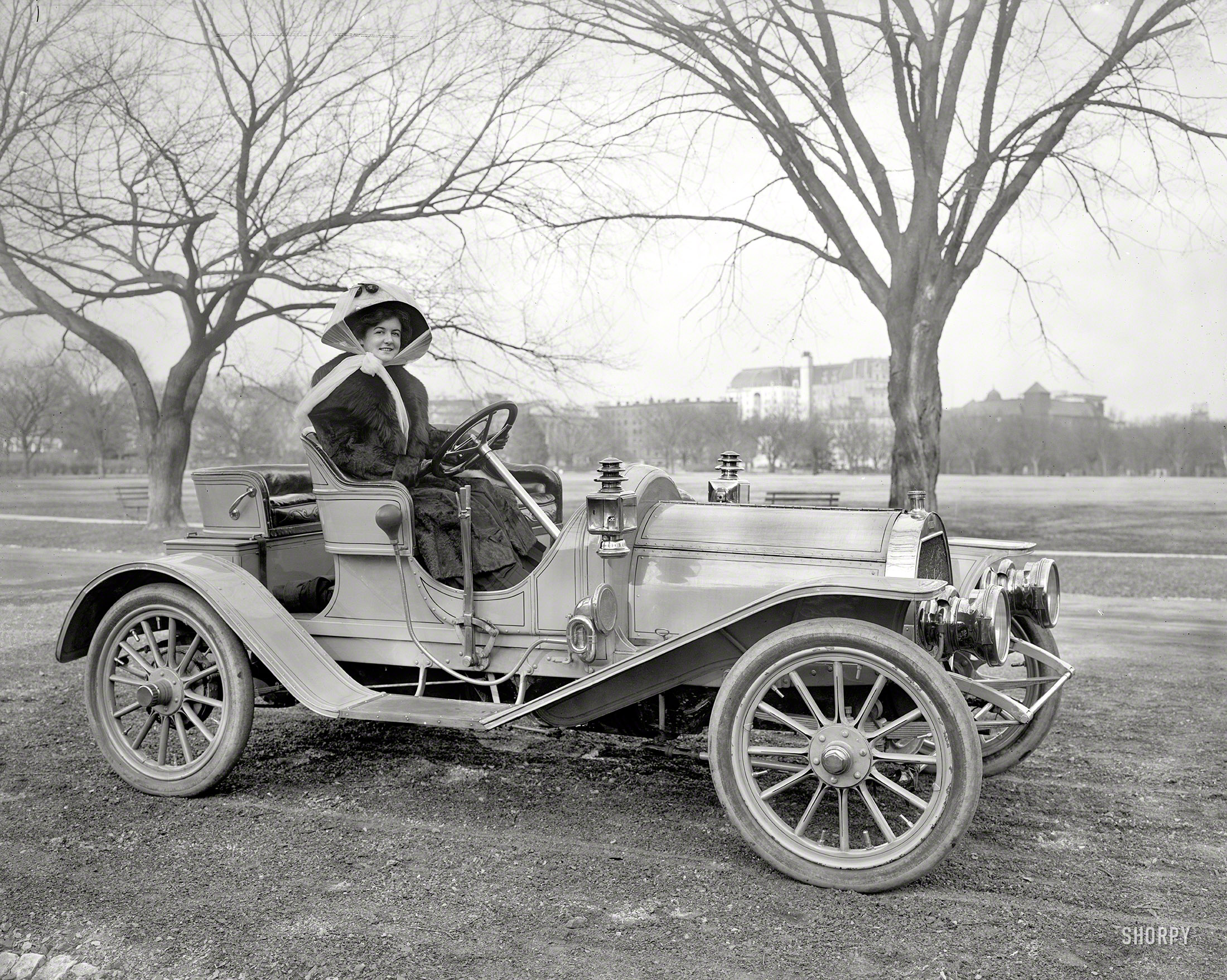 Washington, D.C., circa 1908. "Maycliffe, R., Miss." The Broadway ingenue Ruth Maycliffe. Harris & Ewing Collection glass negative. View full size.