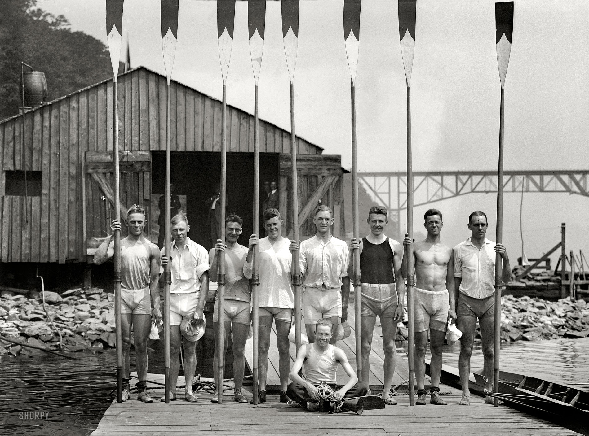 June 1914. Poughkeepsie, New York. "Cornell 2nd Varsity." Let's all pull together, men! College rowers on the Hudson in the heyday of the Poughkeepsie Regatta. 5x7 glass negative, George Grantham Bain Collection. View full size.