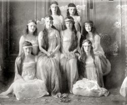 Society Girls: 1915