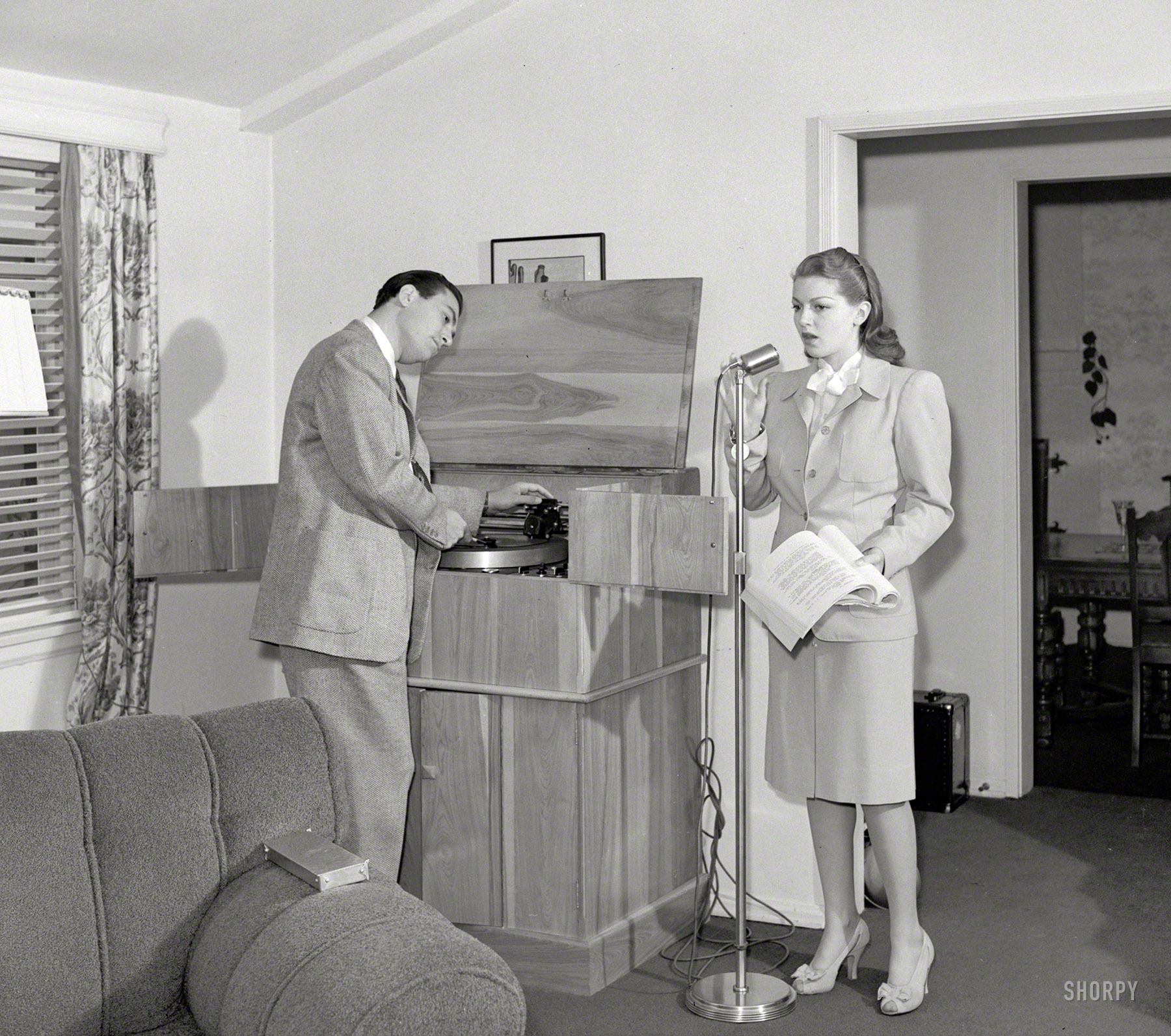 1940. "Lana Turner and Artie Shaw with audio recording system in their Beverly Hills Home." Possibly rehearsing a movie script. Photo by Earl Theisen for the Look magazine article "Lana Turner and Artie Shaw at Home." View full size.