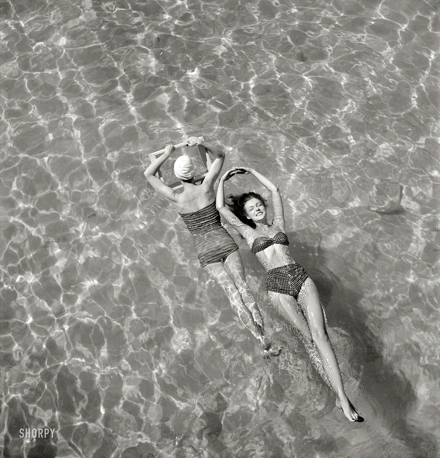 October 1948. "Bathing suit models in swimming pool." Bikini much? Not atoll. Anyone seen my gingham handkerchief? Photo by Toni Frissell. View full size.