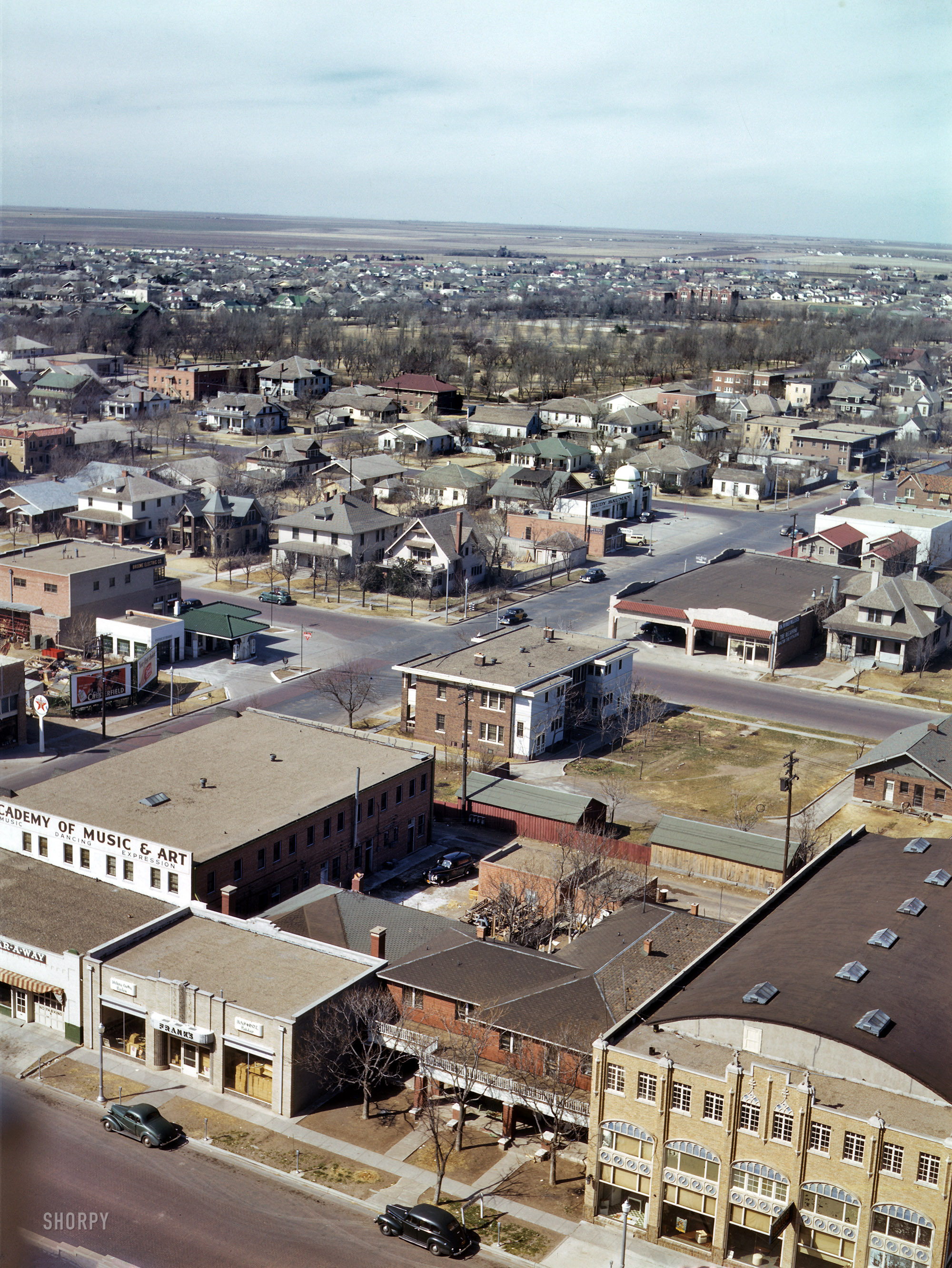 March 1943. "Amarillo, Texas, general view, South Tyler at SW 10th Avenue -- Santa Fe R.R. trip." This is the uncropped version of a smaller image posted here five years ago. 4x5 Kodachrome by Jack Delano. View full size.