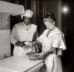 New York circa 1917. "Frances White." The vaudeville star transitions from dressing room to kitchen with director close at hand. Let's hope they make enough for everyone! 5x7 inch glass negative, Bain News Service. View full size.