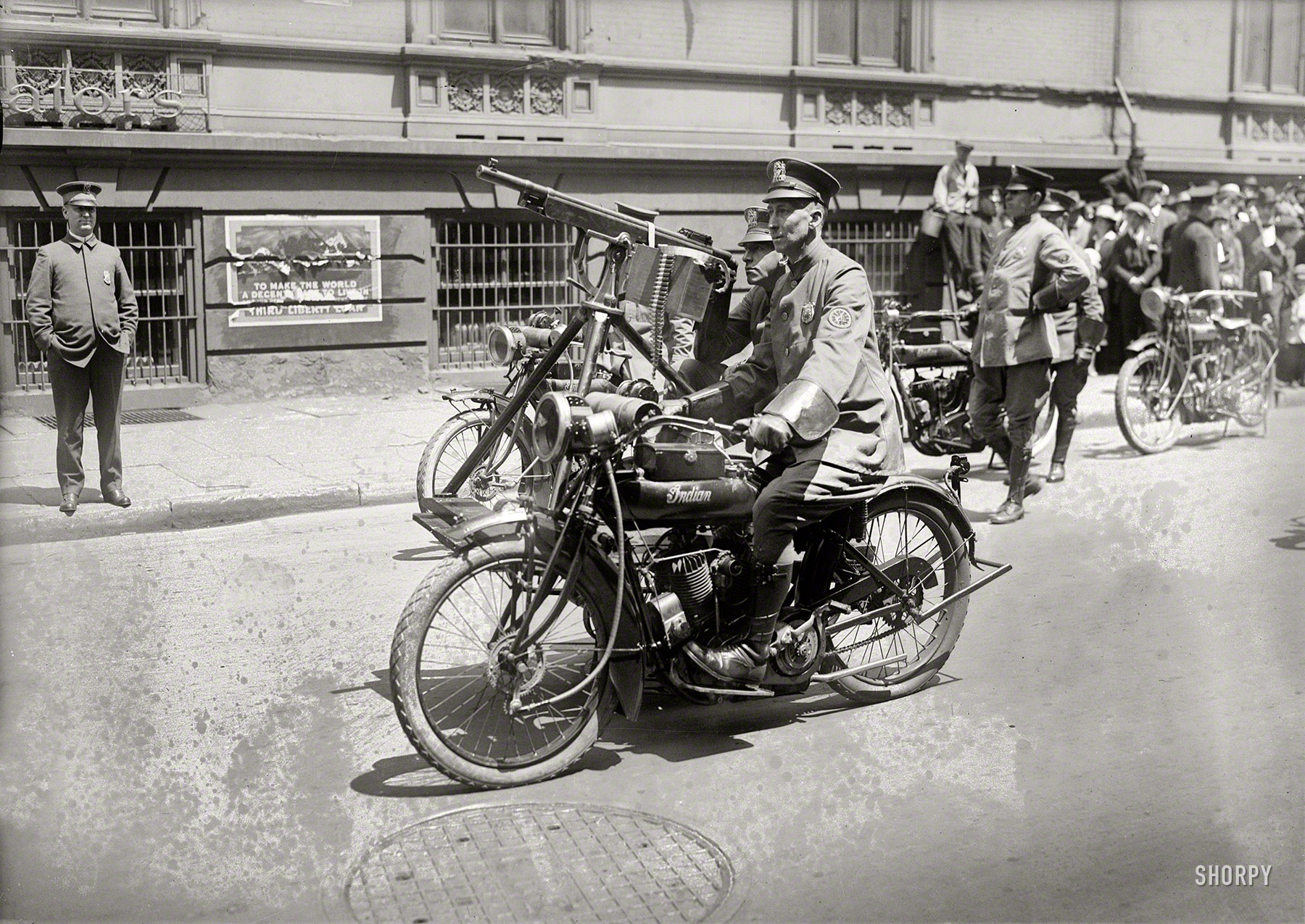 New York. May 16, 1918. "Police machine gun." 5x7 glass neg. View full size.
