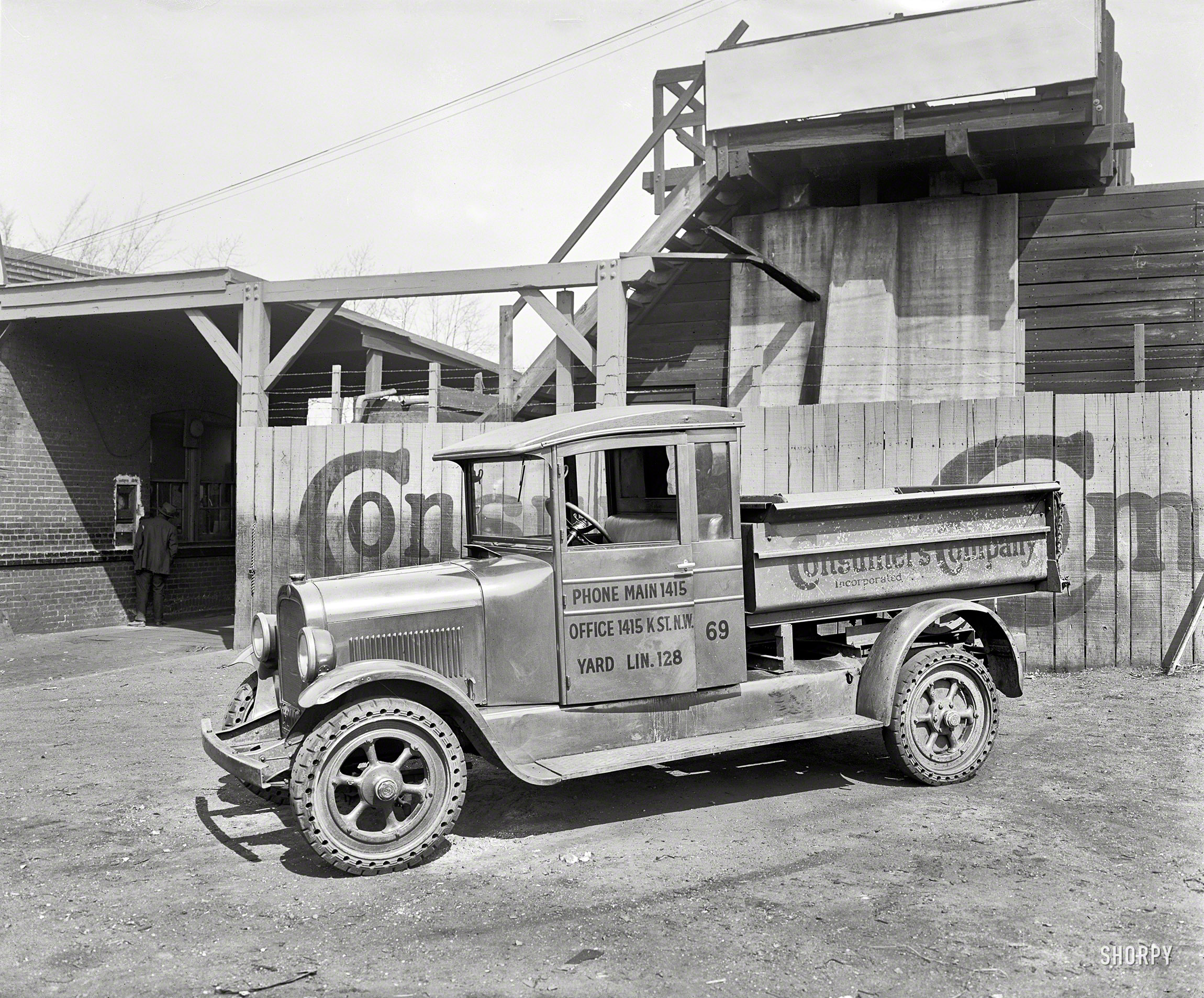 Washington, D.C., circa 1928. "Semmes Motor Co. -- Consumers Co. coal truck." National Photo Company Collection glass negative. View full size.