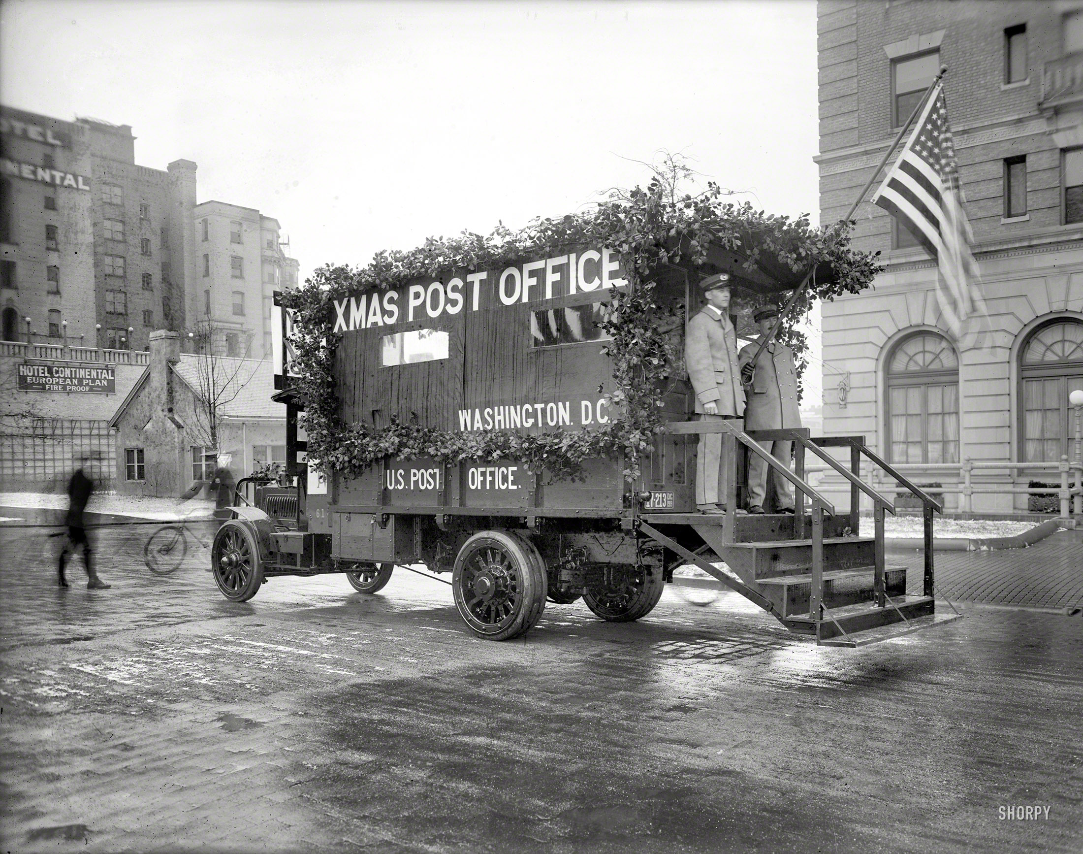 Washington, D.C., 1919. "Post Office a la cart." Deck the truck with boughs of holly! National Photo Company Collection glass negative. View full size.