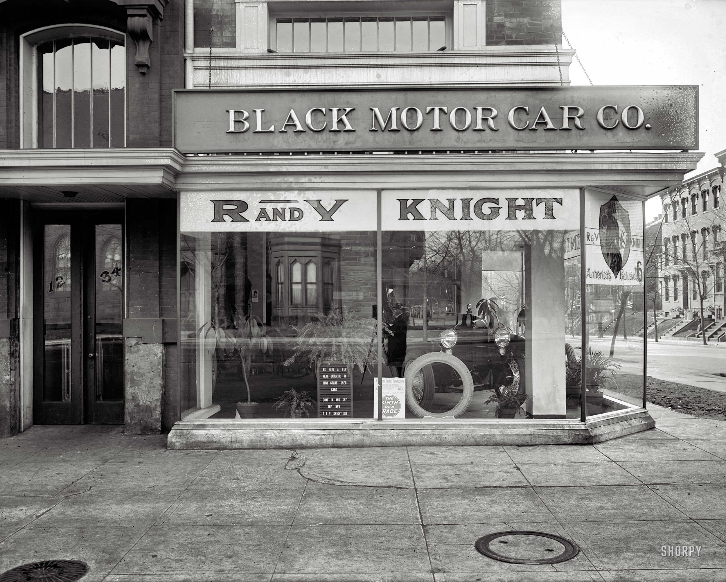 Washington, D.C., circa 1920. "Black Motor Car Co., 14th Street N.W." We see you there. National Photo Company Collection glass negative. View full size.