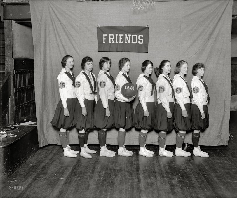 Friends Girls: 1920