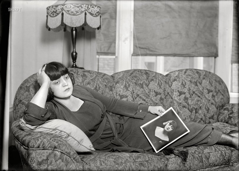 New York circa 1919. The Metropolitan Opera soprano Rosa Ponselle, pensive. 5x7 glass negative, George Grantham Bain Collection. View full size.
