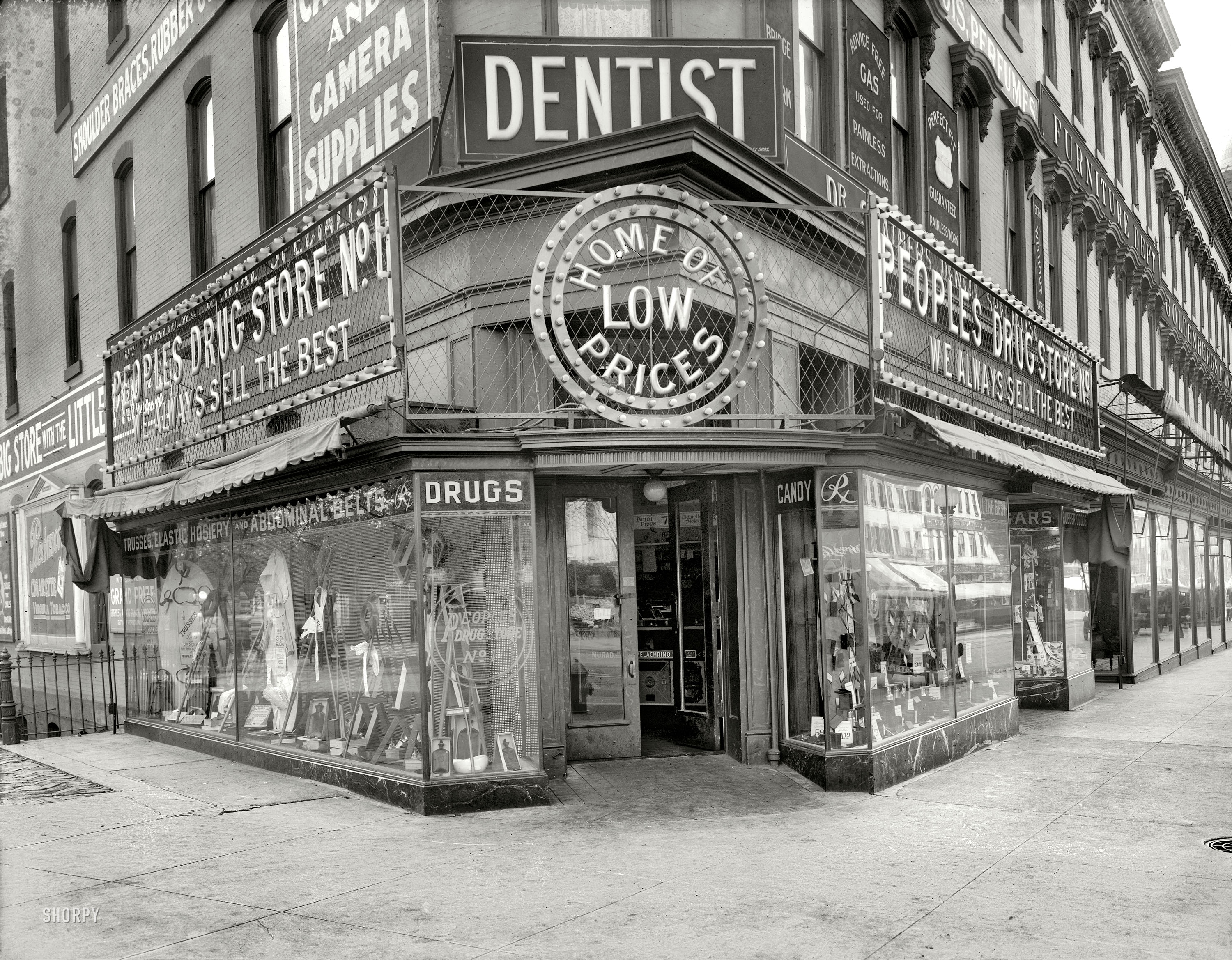 Washington, D.C., circa 1921. "People's Drug Store, 7th and K." Seen here just a few days ago, as well as here and here and here. One-stop shopping for all your truss and hot-water-bottle needs. National Photo Co. View full size.