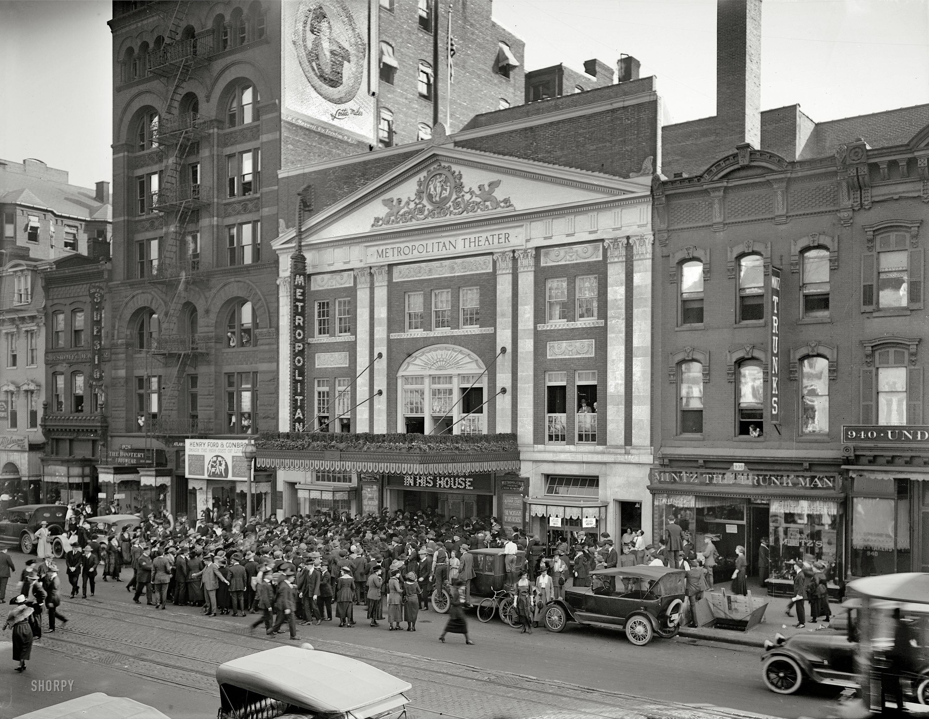 Washington, D.C., circa 1920. "Crowds at Metropolitan Theatre, F Street N.W." National Photo Company Collection glass negative. View full size.