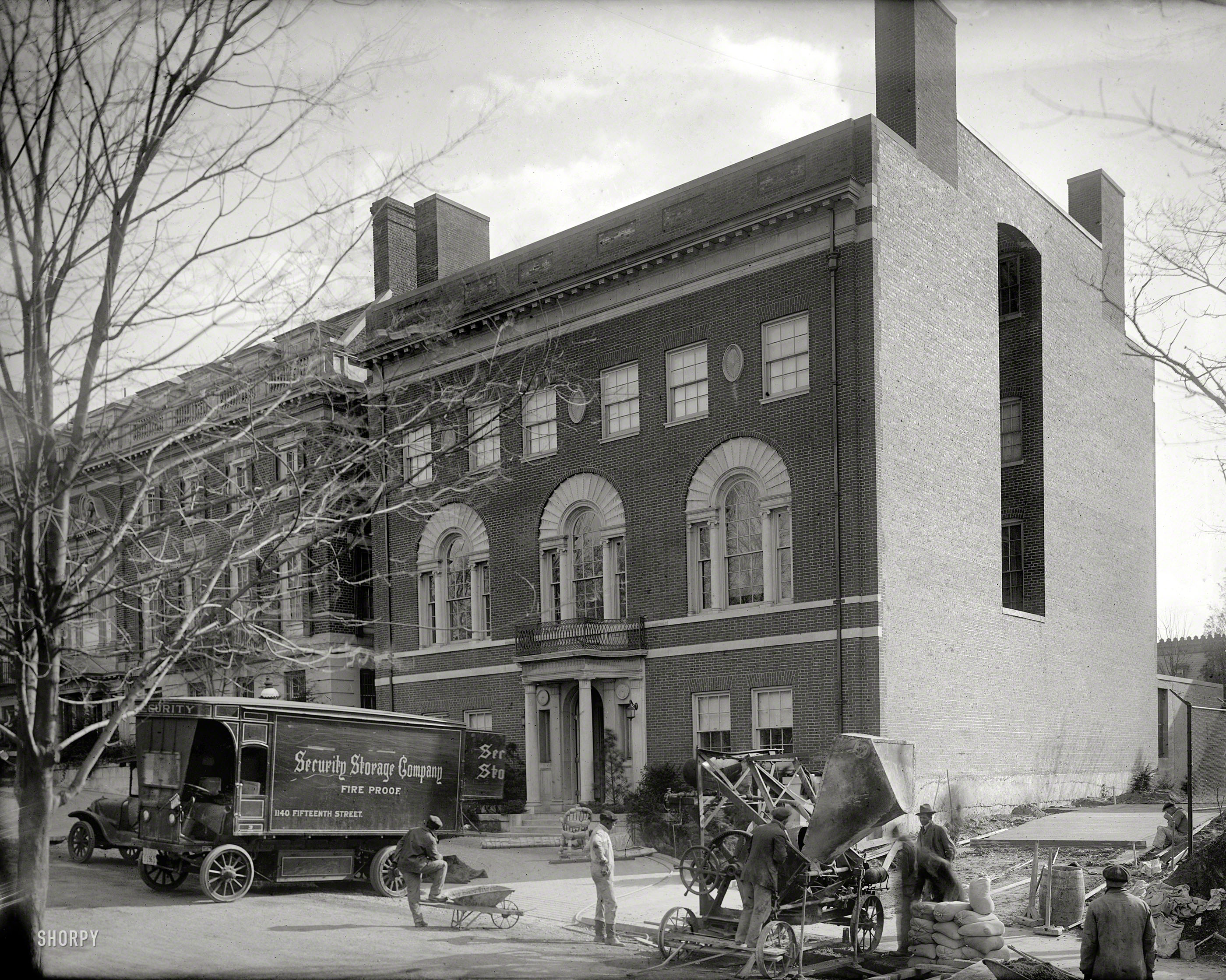 Washington, D.C. "Woodrow Wilson house, S Street." Residence of the former president and his wife starting in 1921, and where he died in 1924. National Photo Company Collection glass negative. View full size.