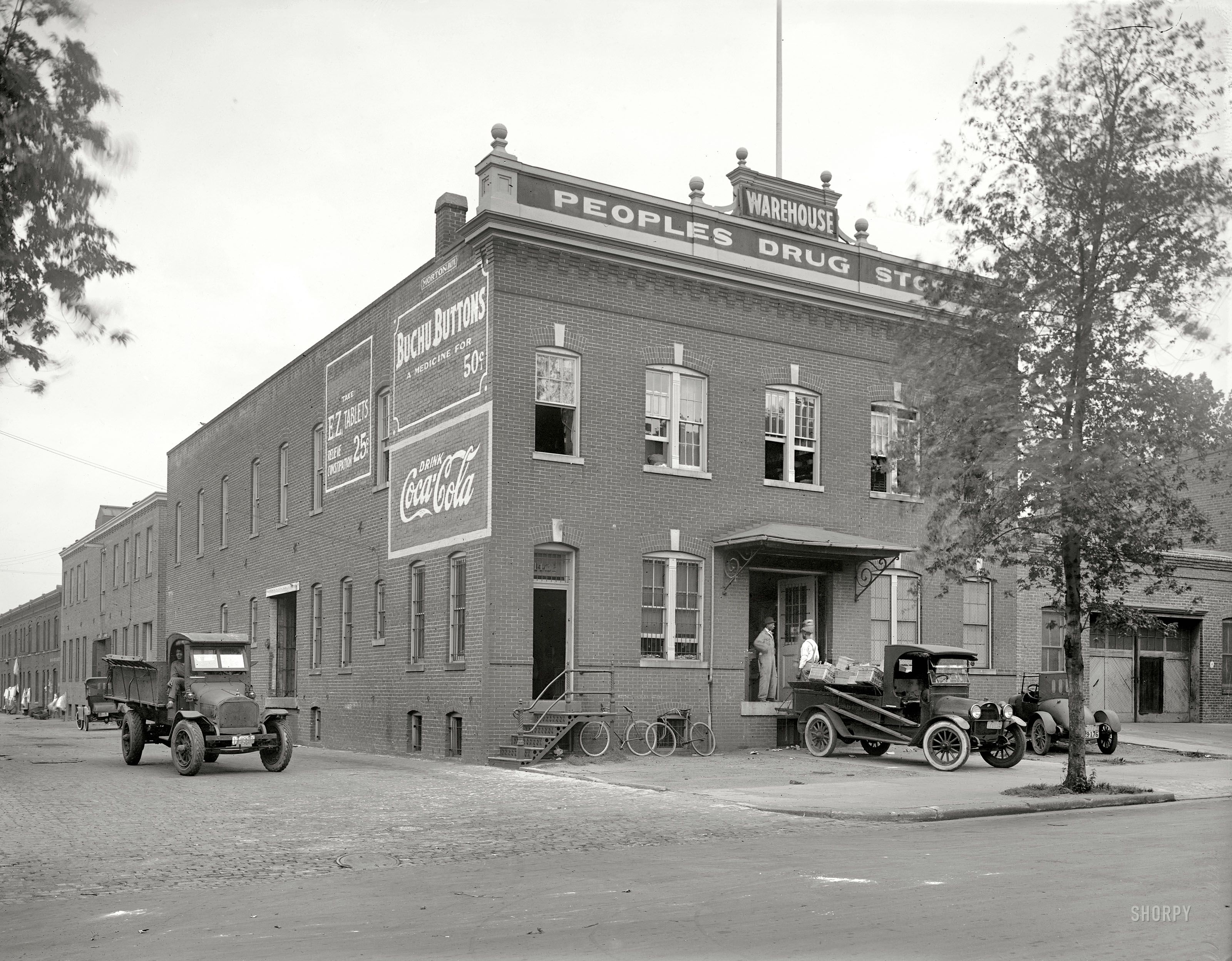 Washington, D.C., circa 1921. "People's Drug Store warehouse." An interesting history of this retail chain here. National Photo Co. View full size.