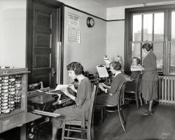 Office Girls: 1921