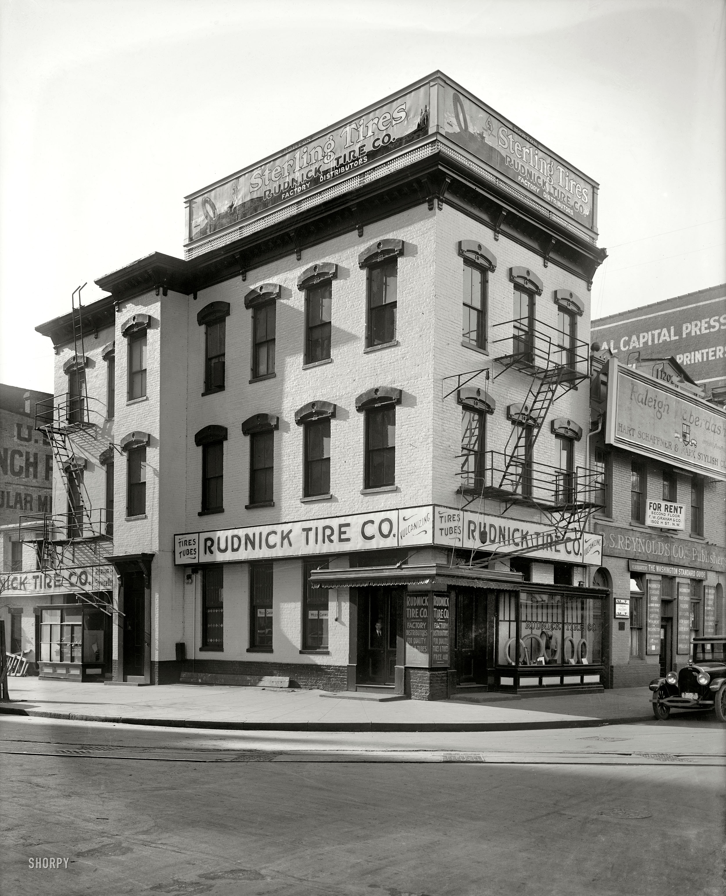 Washington, D.C., circa 1921. "Rudnick Tire Co., front." With perhaps Rudnick himself. National Photo Company Collection glass negative. View full size.