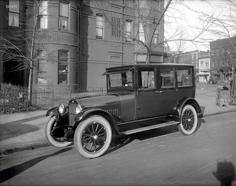 "Nash sedan, 1921." The pride of Kenosha, parked somewhere in Washington. 8x6 inch glass negative, National Photo Company Collection. View full size.
