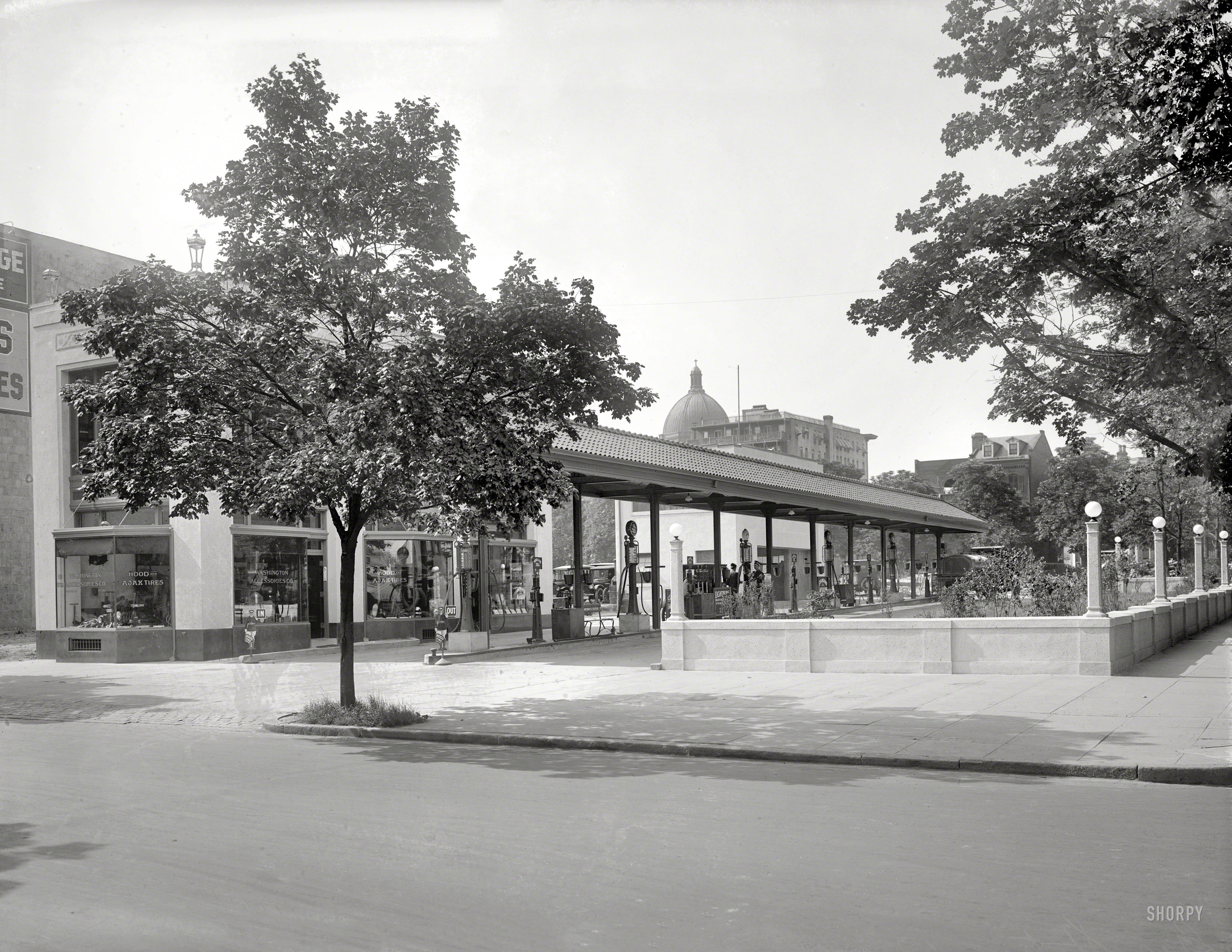 Washington, D.C., circa 1922. "Gas station, 17th and L streets N.W." The recently opened Washington Accessories filling station, also seen here under construction, three years later as Minute Service No. 1 and finally around 1928. National Photo Company Collection glass negative. View full size.