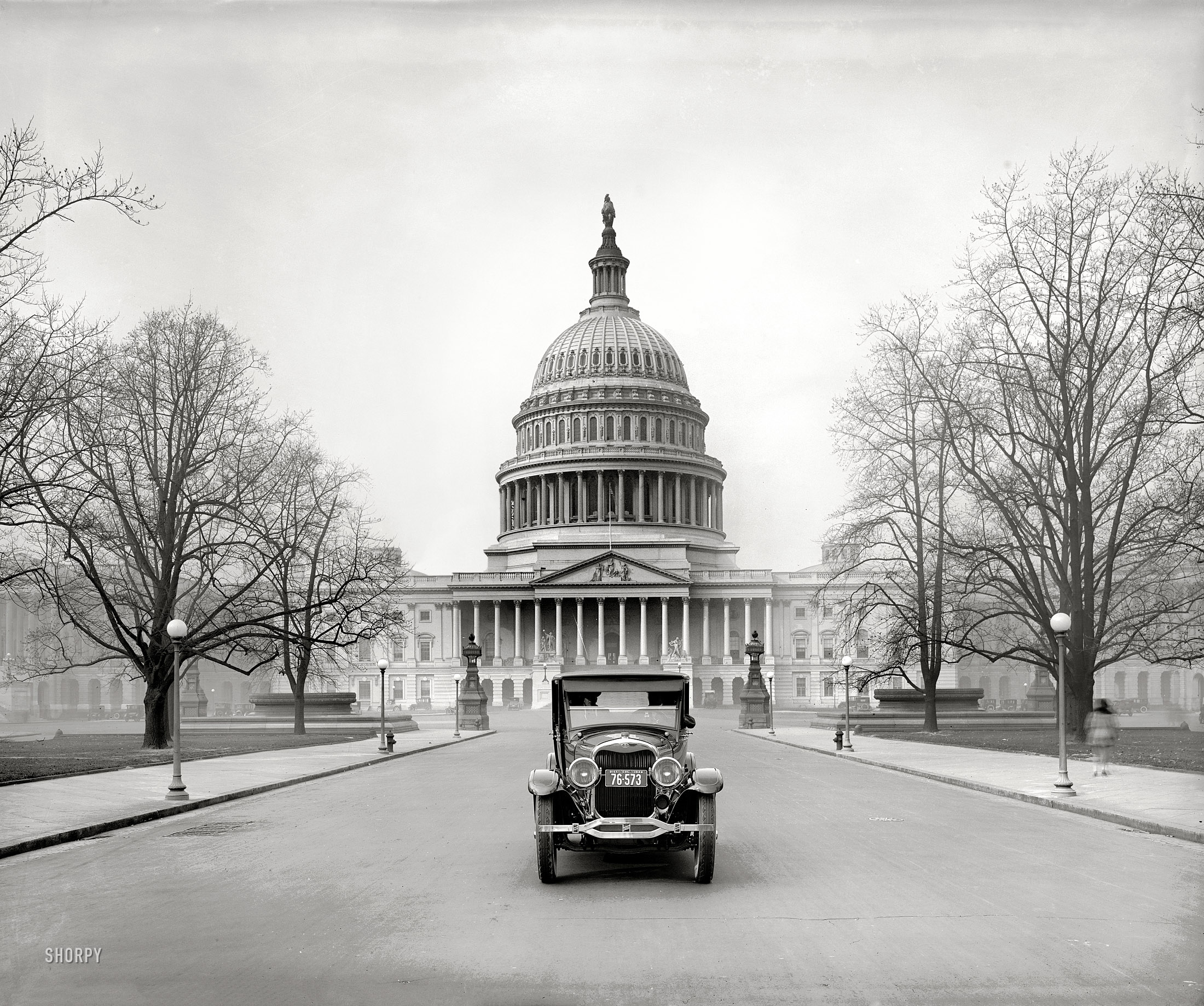 Washington, D.C., 1924. "Ford Motor Co. -- Lincoln at Capitol." The Great Transportator. National Photo Company glass negative. View full size.