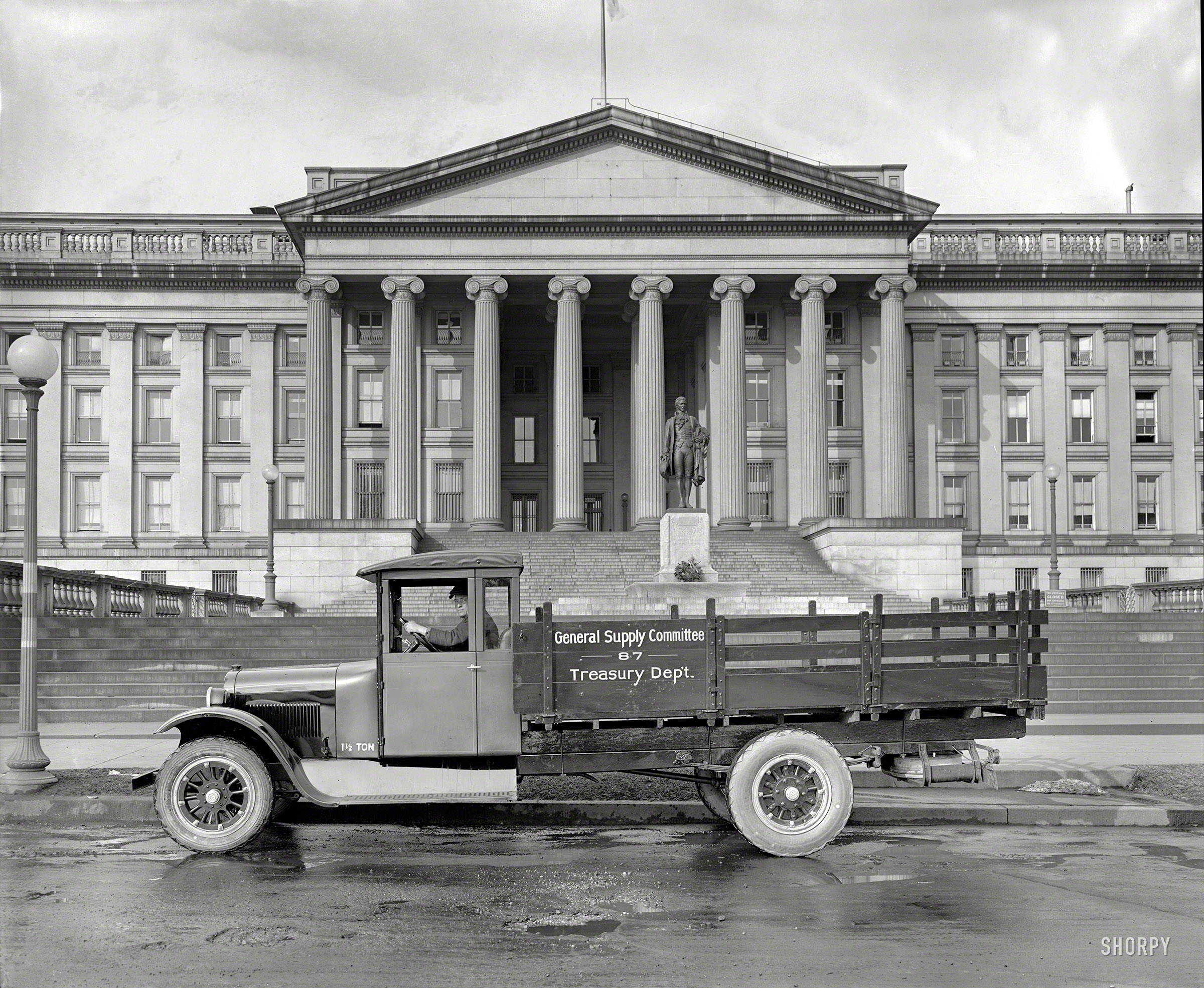 Washington, D.C., circa 1925. "Graham Bros. truck at Treasury -- Gen. Serp Corn." Which is how some overworked archivist at the Library of Congress has transcribed the label on this glass plate. National Photo Co. View full size.