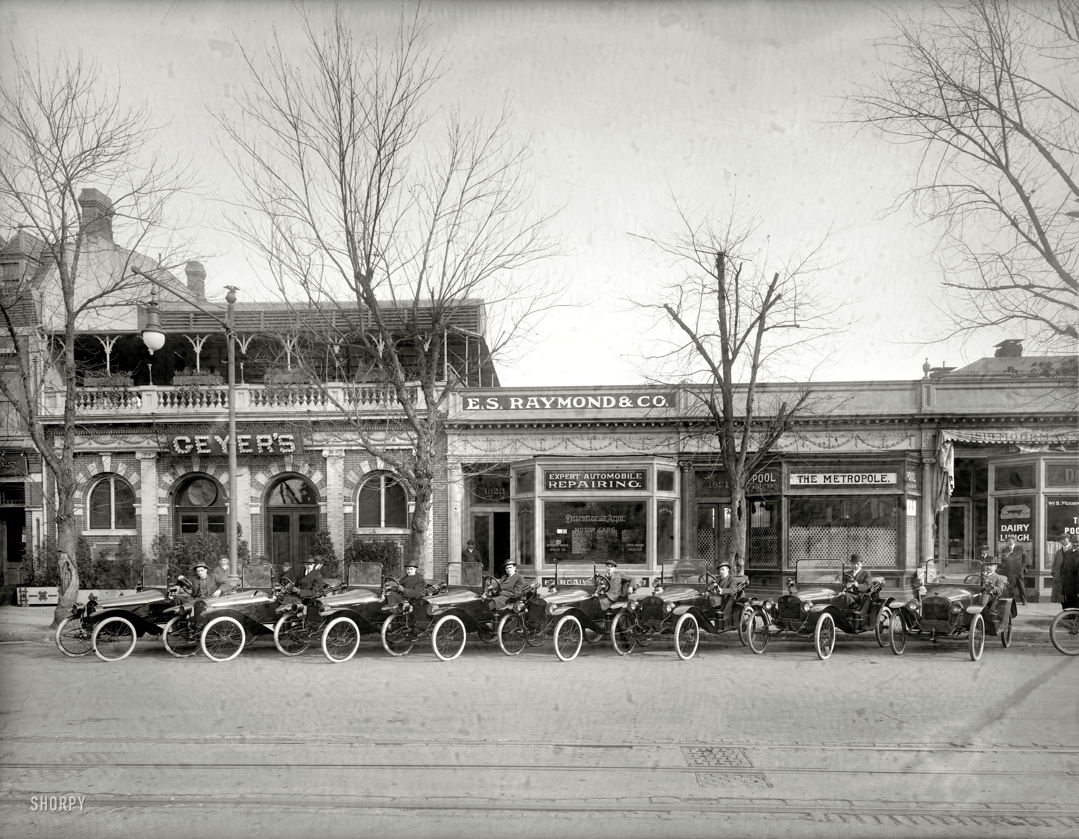 Washington, D.C., circa 1915. "W.L. Smith agency, Argo cars, 14th Street N.W." Also home, as seen here earlier, to the Square Deal Auto Exchange. National Photo Company Collection glass negative. View full size.