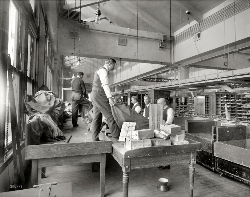 Washington, D.C., circa 1923. "City Post Office." Now the National Postal Museum. National Photo Company Collection glass negative. View full size.

