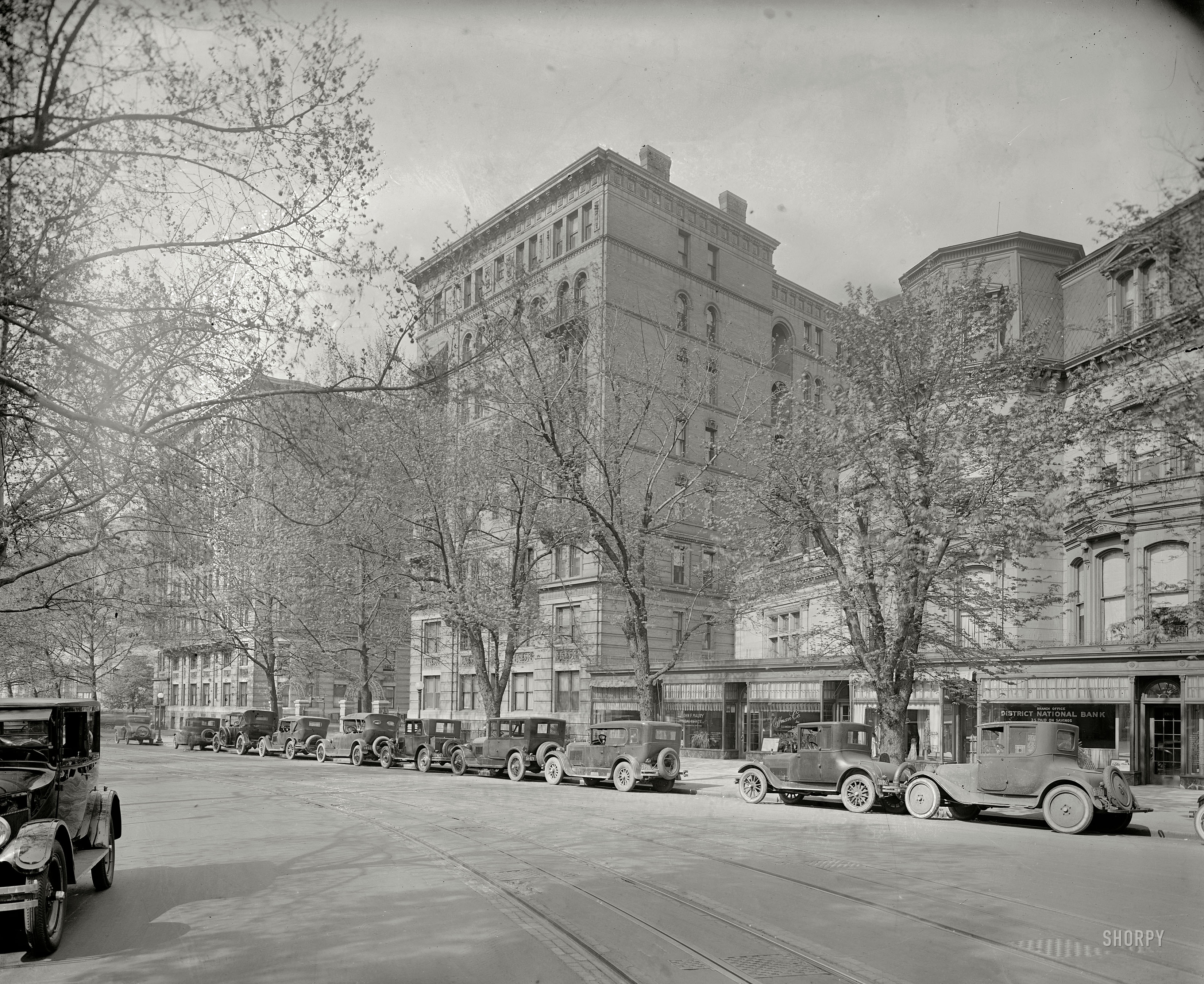 Washington, D.C., circa 1925. "Stoneleigh Court, L Street N.W." Springtime in the nation's capital. National Photo Company glass negative. View full size.