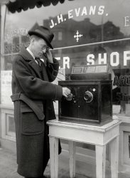Washington circa 1922. "Coin-operated radio outside barbershop." Now's your chance to hear what all the fuss is about. Harris & Ewing photo. View full size.