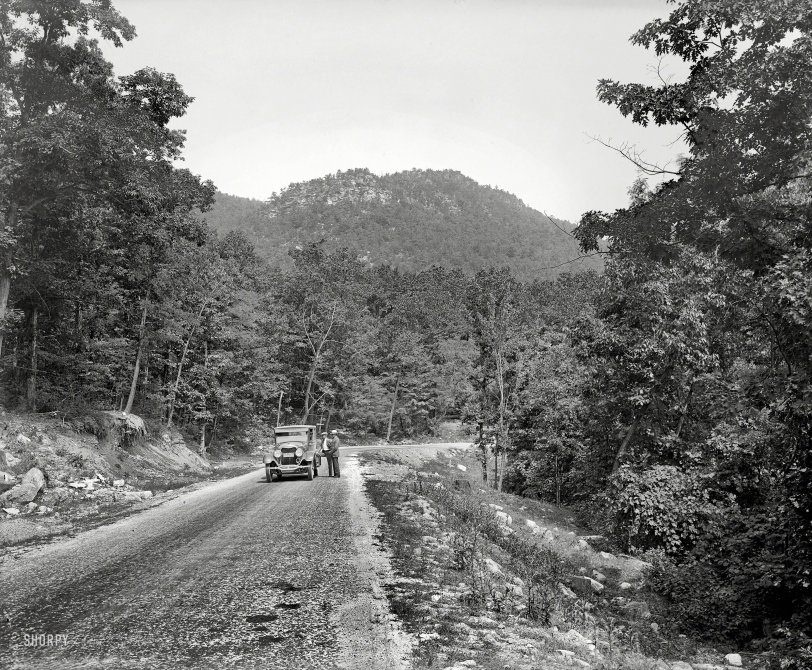 Somewhere in Virginia circa 1925. "Lee Highway Association." One of the many organizations promoting inter-city and regional highway construction in the 1920s. National Photo Company Collection glass negative. View full size.
