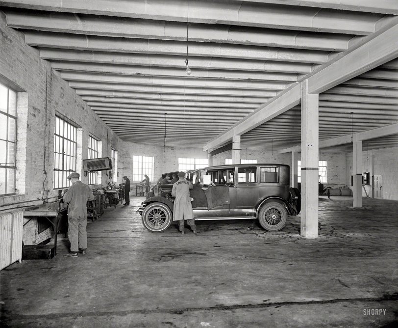 Lincoln Garage: 1925