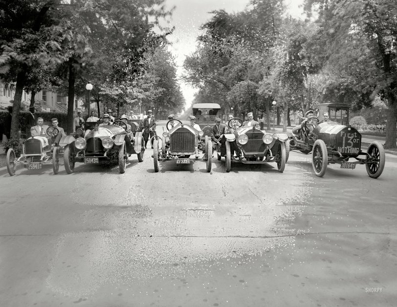 May 1915. "York, Pa., auto races -- start of Washington, D.C., cars." Please ignore the mold. National Photo Company Collection glass negative. View full size.
