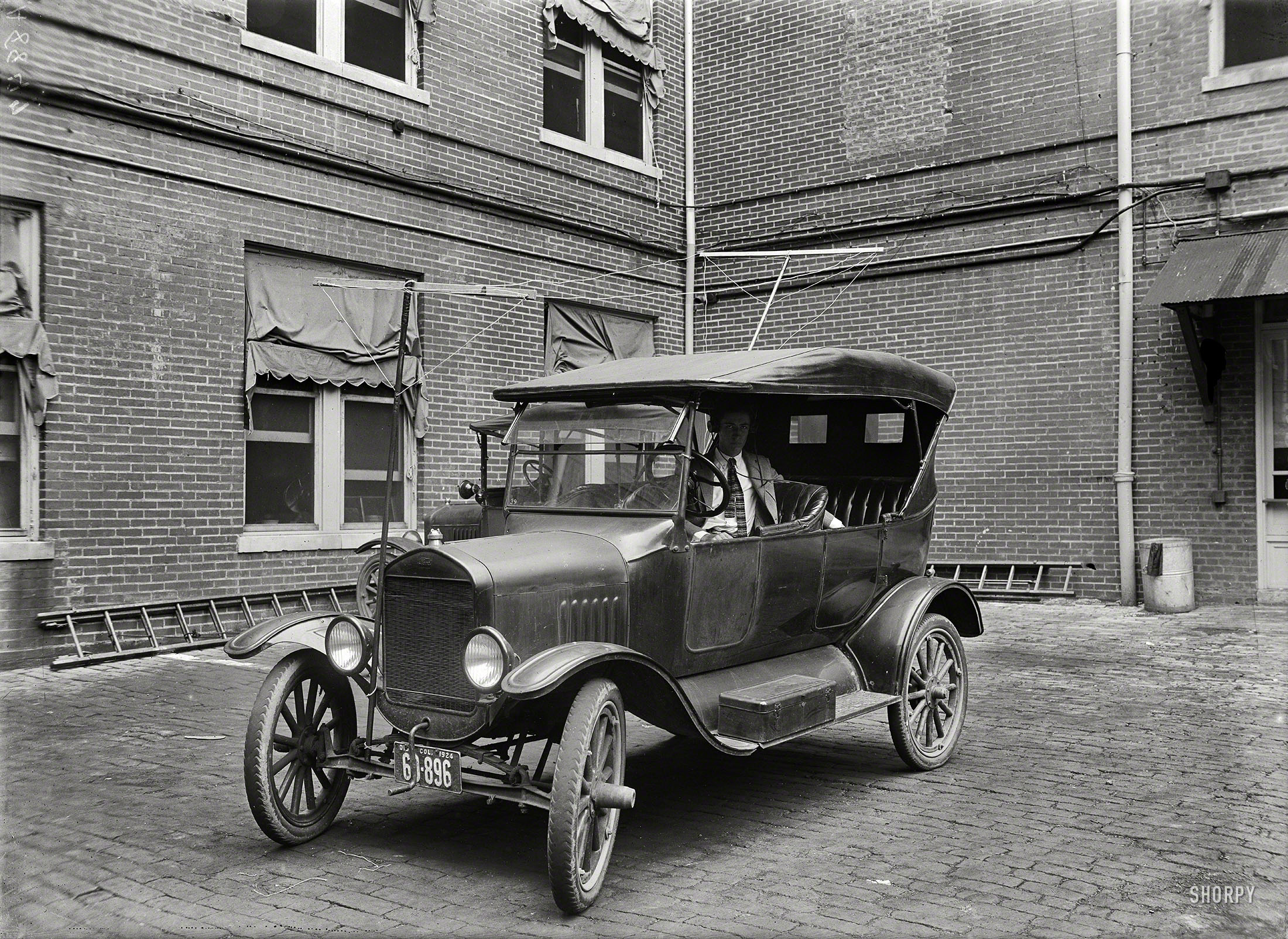1924. Washington, D.C. "Auto equipped with radio (made for Potomac Electric Power Co.)" Another look at the high-tech Model T seen here a few days ago. Can the 8-Track be far behind? Harris & Ewing glass negative. View full size.