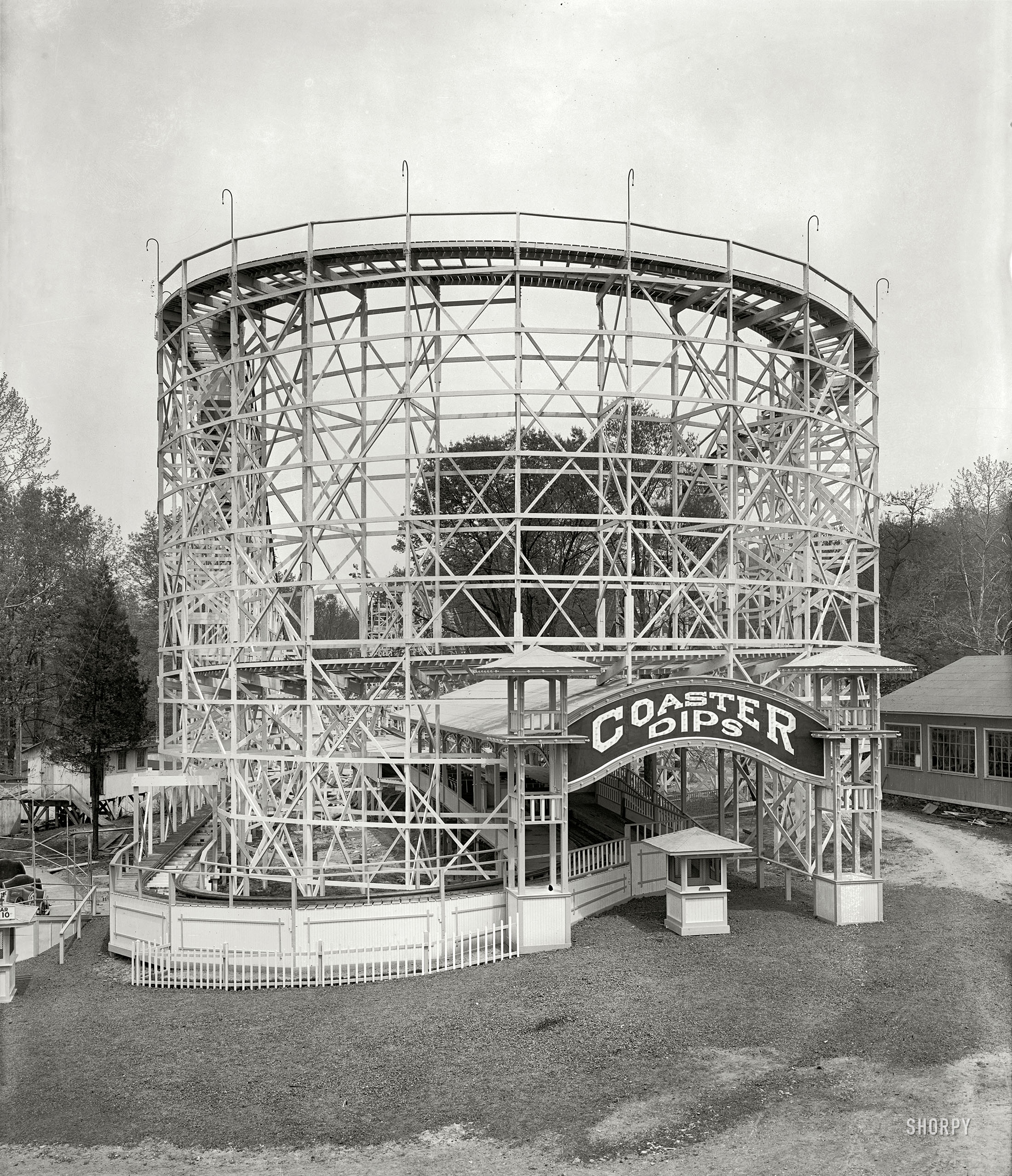 Montgomery County, Maryland, circa 1928. "Glen Echo Amusement Co." The Coaster Dips roller coaster at Glen Echo Park outside Washington, D.C. National Photo Company Collection glass negative. View full size.